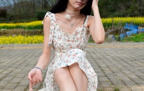 050/小序~【生如夏花】抓住金黄色的油菜花一点小尾巴,蹭个小背景!