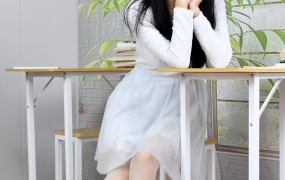 525/恰恰~【足尖生姿】执棒而立裙诀飘,蓝白雅韵衬讲台。