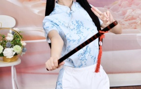 563/灯灯~【飒甜交织】“蓝花旗袍女仆装,飒甜切换,国风与萌系的十五字惊艳碰撞。”