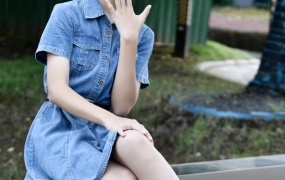 591/小念~【牛仔袜语】 马丁靴踏秋,袜影随步印温柔。