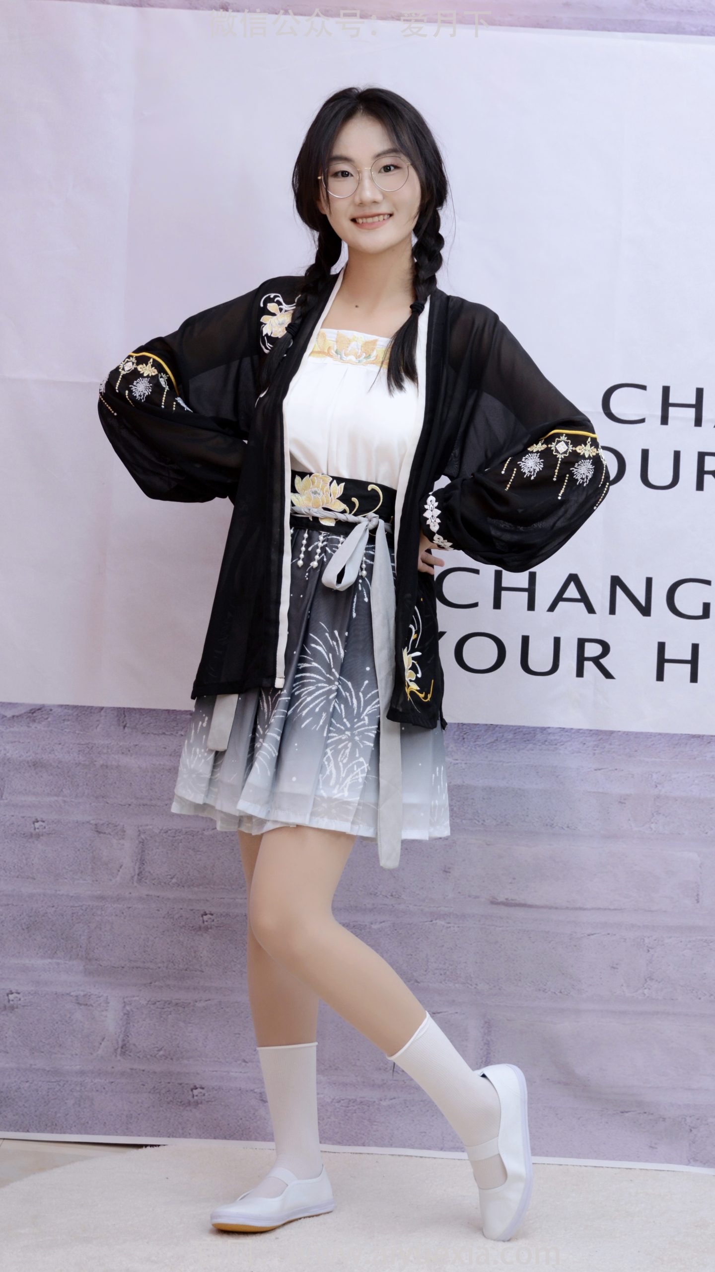 190/恰恰~【轻古风】这个衣服应该是改良的汉服吧。