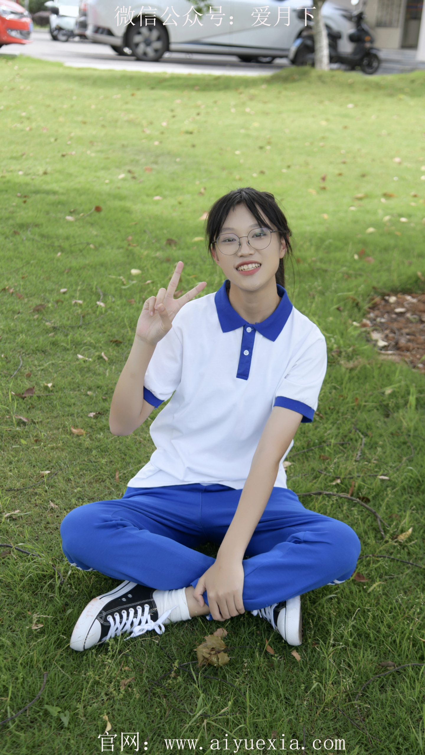 433/小念~【玩水弄袜】少女脱袜玩水，袜履间藏童趣。