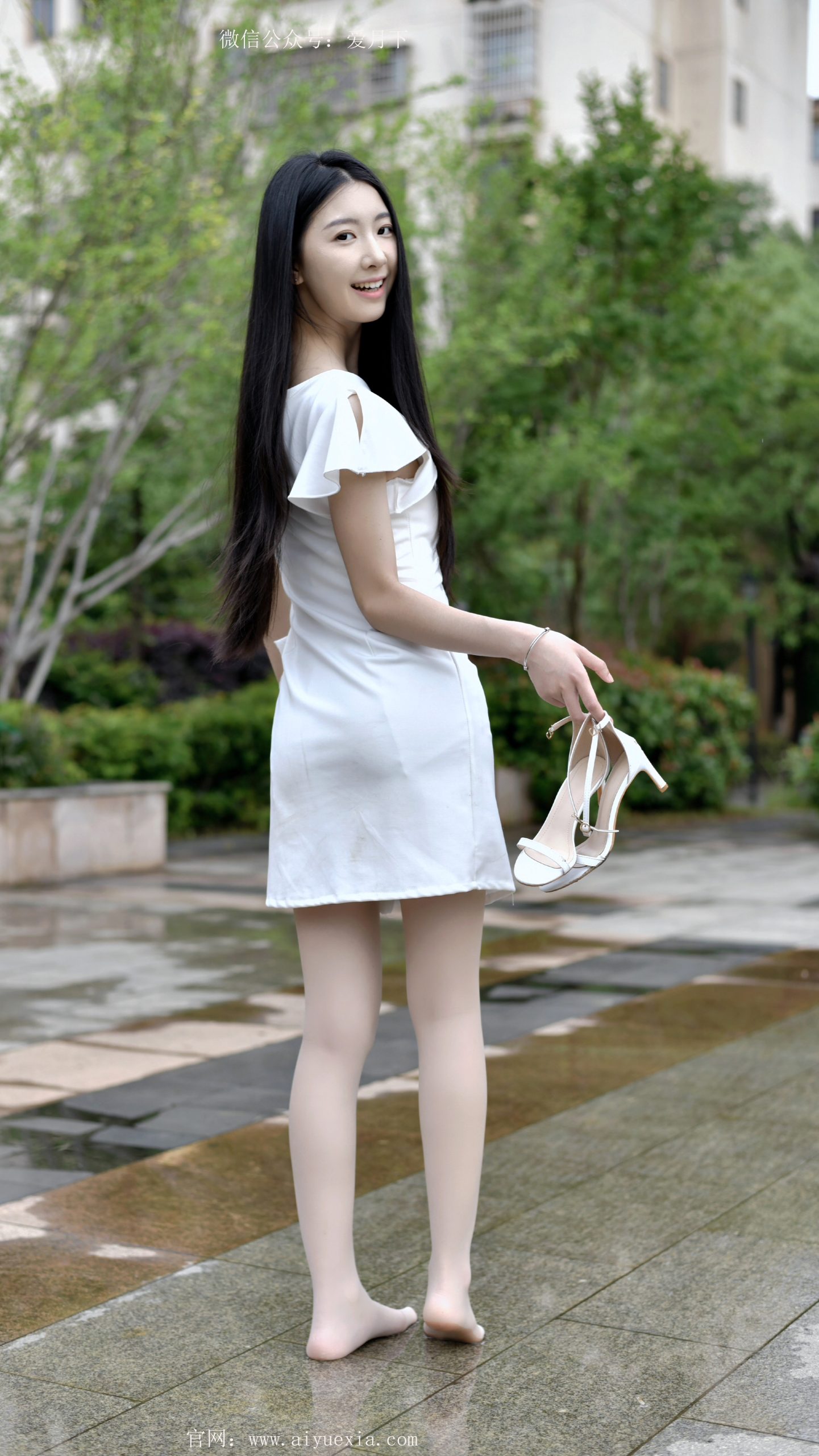455/灯灯~【足间乐雨】脱鞋踩水坑，拥抱雨中的自在
