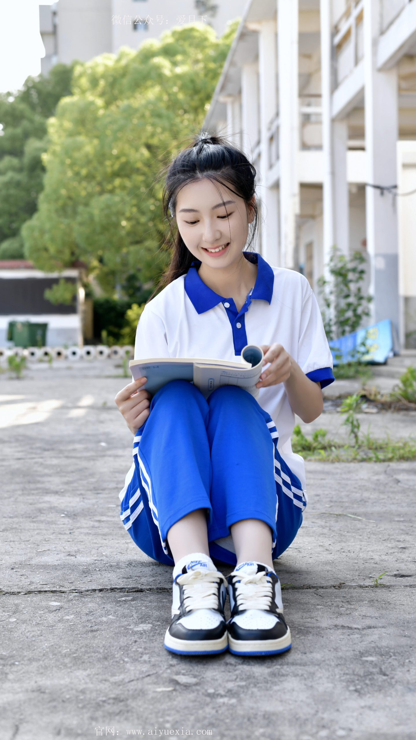 494/灯灯~【悠然书页】校服裹身，鞋袜相伴，青春肆意生长。