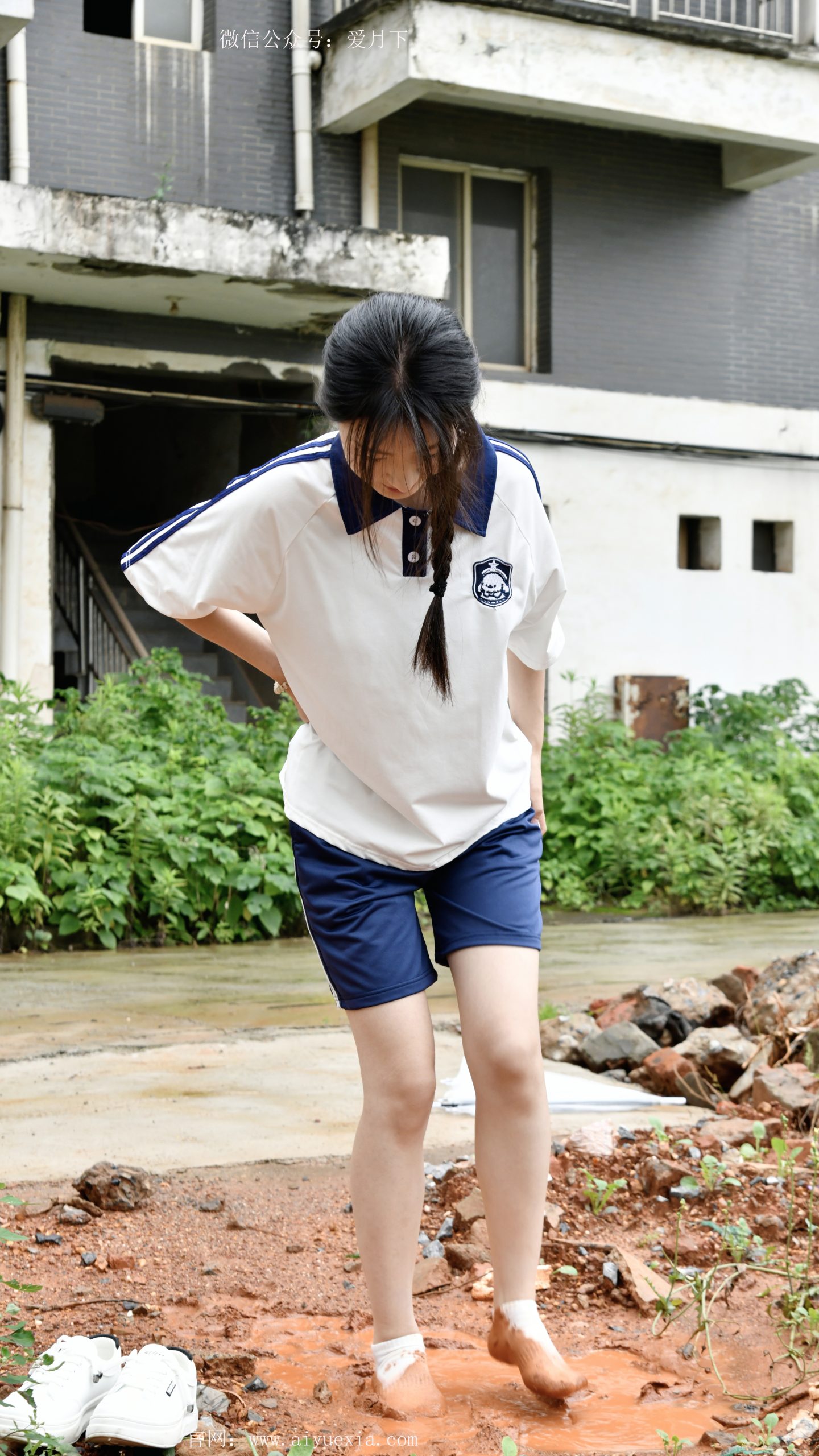 519/月月~【踩泥撒欢】 雨天踩泥，校服与童真共欢🌧️