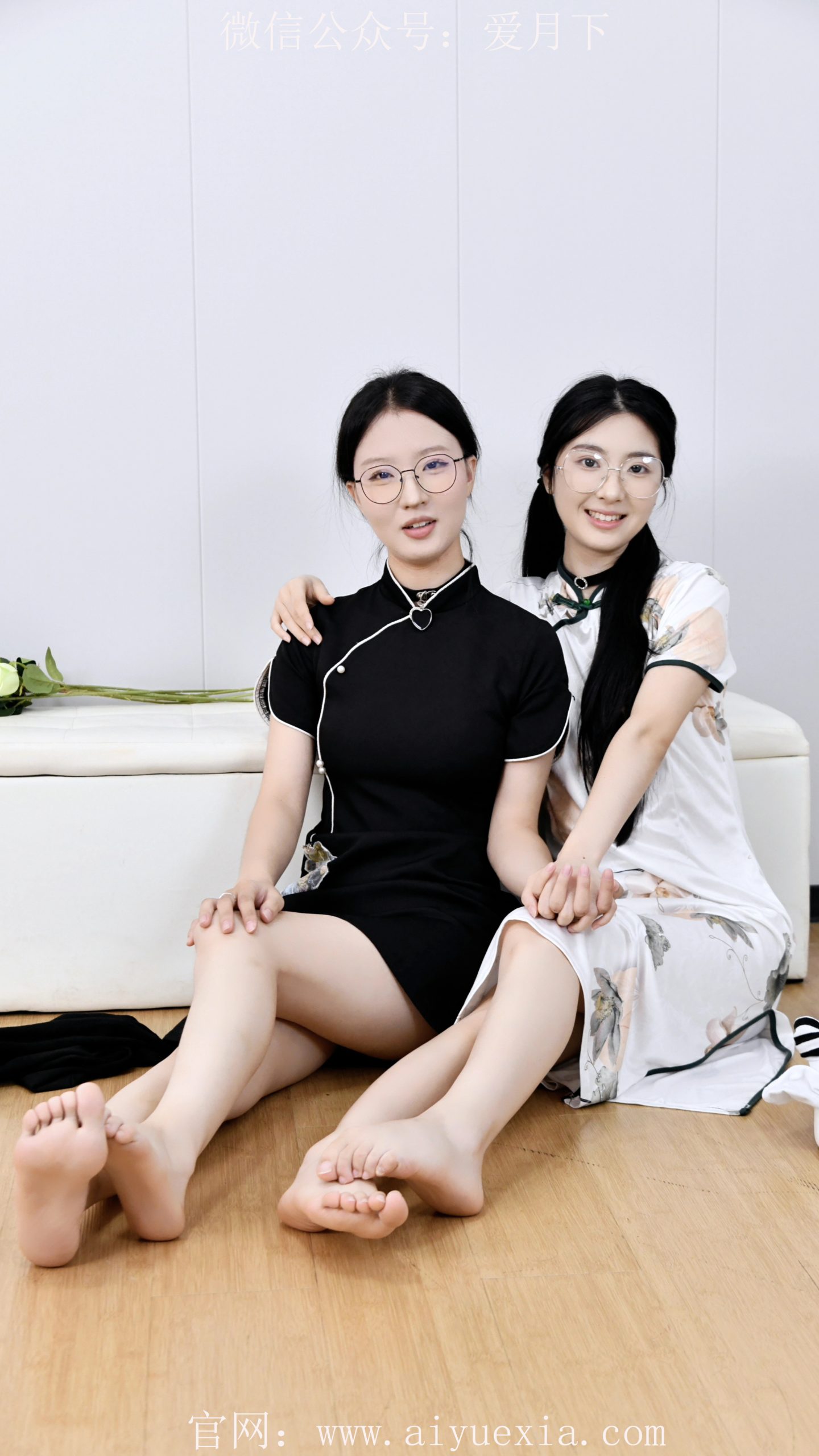 541/月月、灯灯~【旗袍瑜伽】旗袍瑜伽绽雅韵，袜鞋巧搭趣挠痒，双姝演绎国风新章。