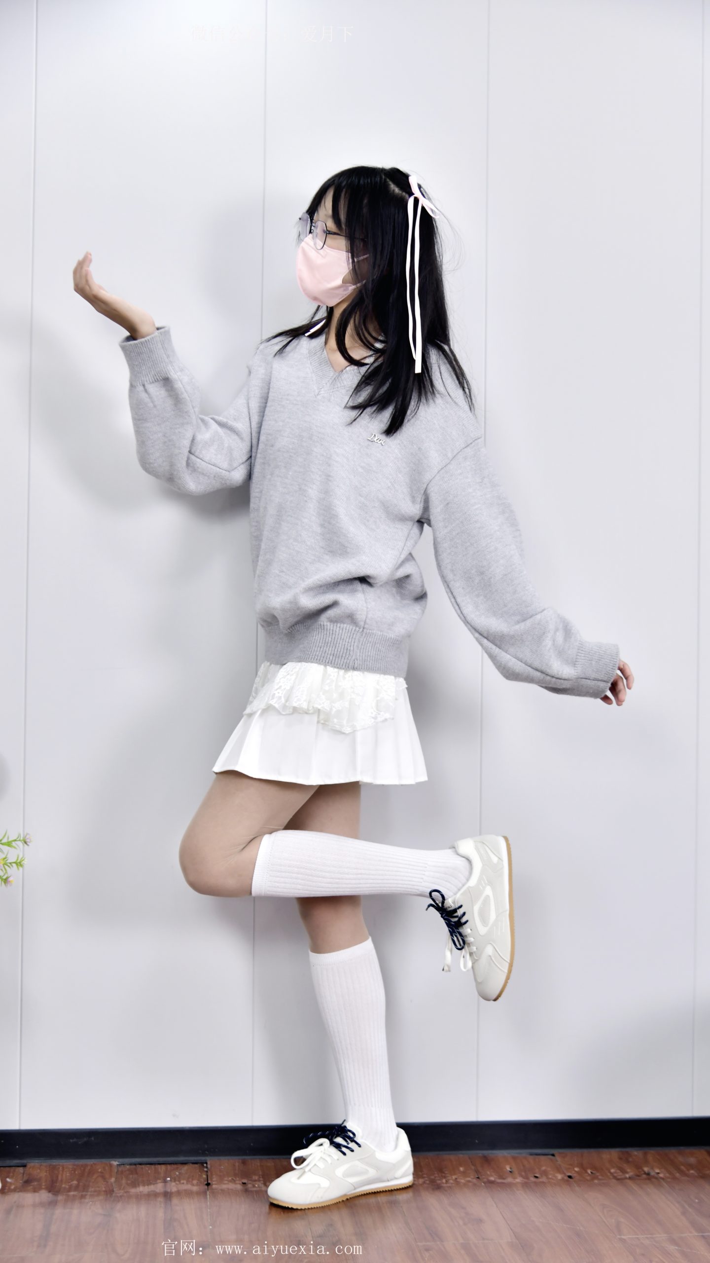 596/小念~【叠袜轻甜】灰衫白裙叠穿袜,衫裙裹就少女风 596/小念~【叠袜轻甜】灰衫白裙叠穿袜,衫裙裹就少女风