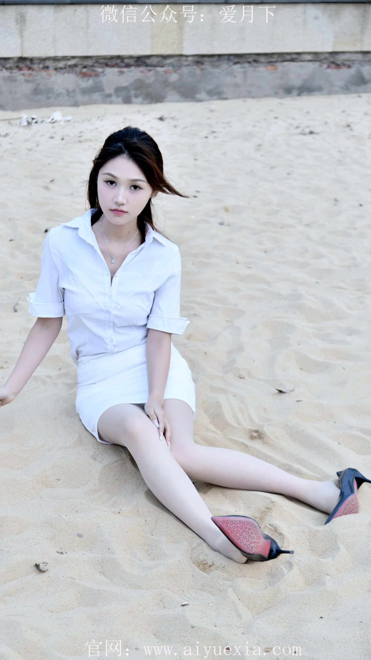 603/夏夏 ~【沙滩踩沙】足陷软沙暖，裙摇履印轻。