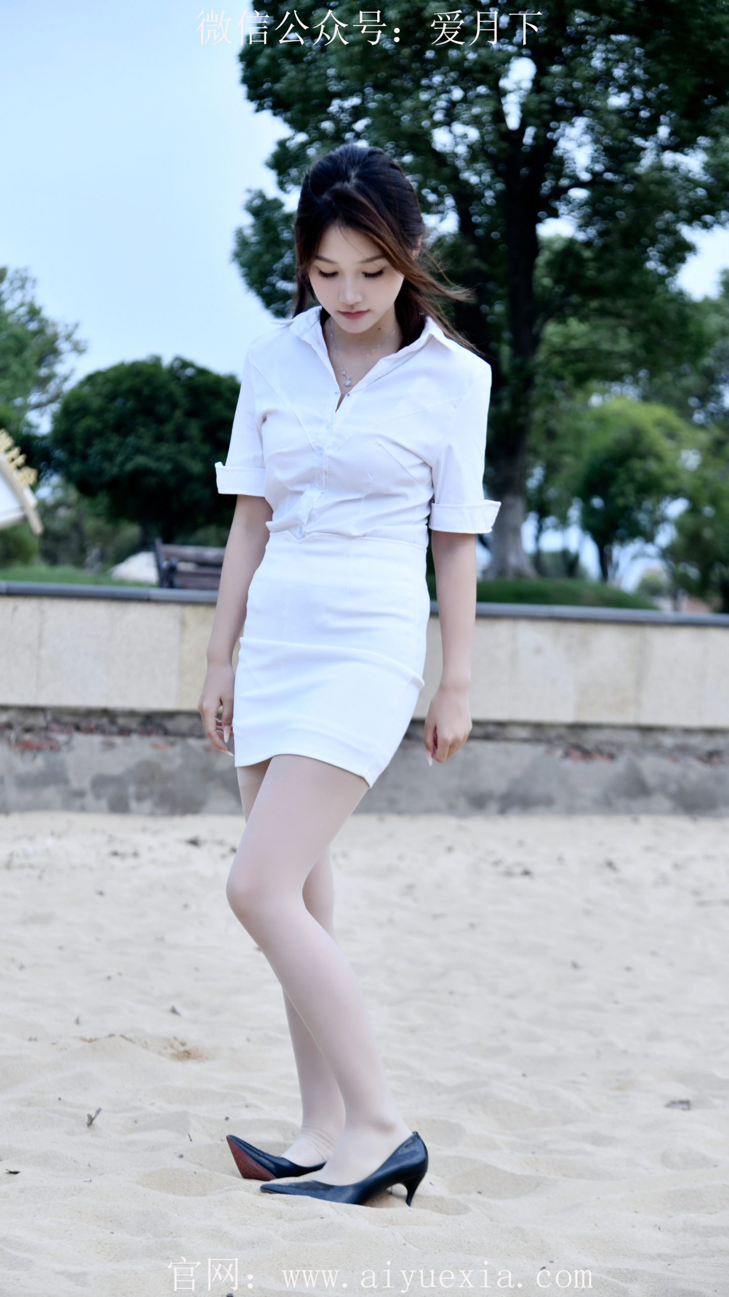 603/夏夏 ~【沙滩踩沙】足陷软沙暖，裙摇履印轻。