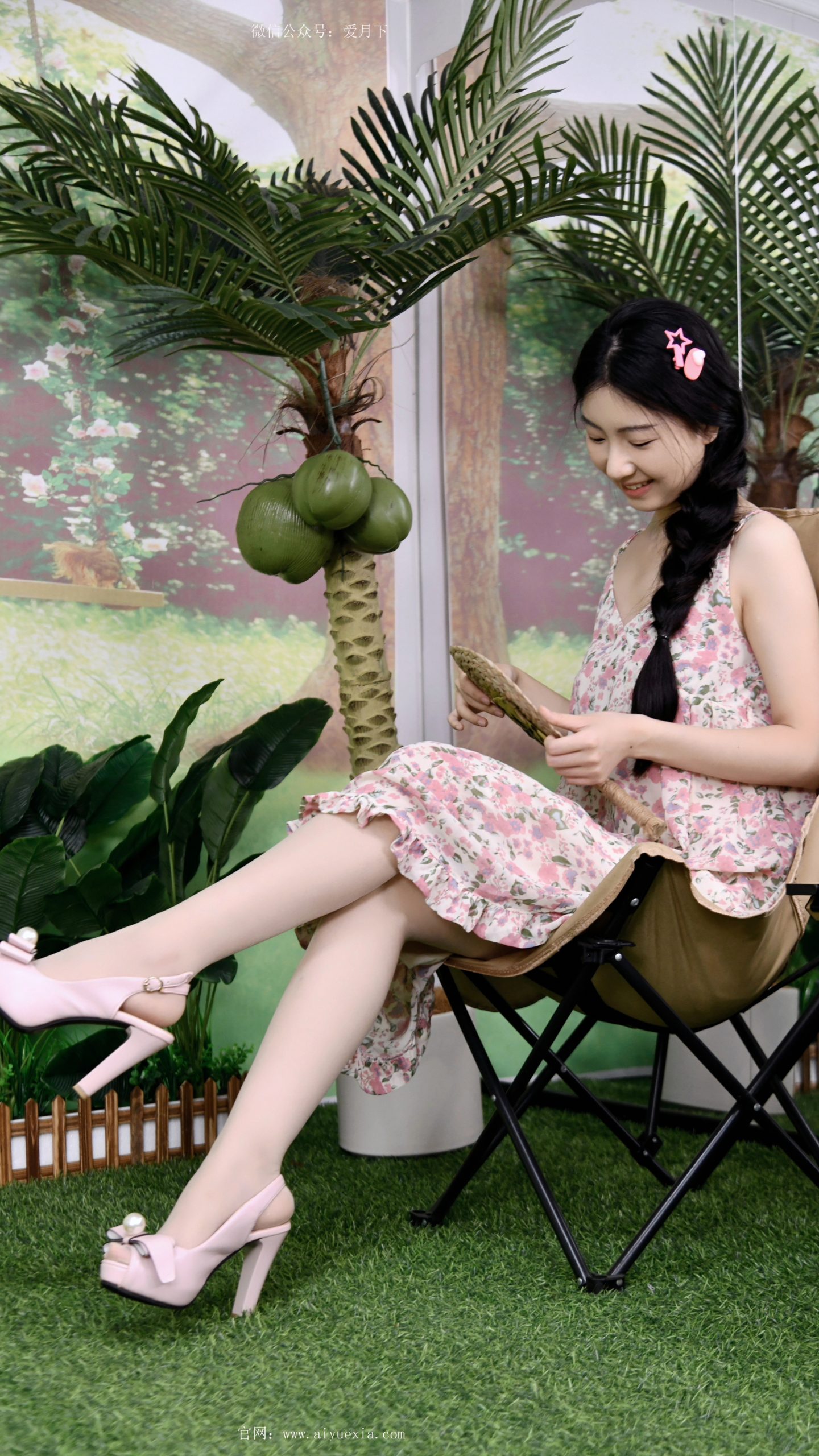 611/灯灯~【碎花肤丝】执扇倚椅，纤腿交叠，足尖漫夏甜。