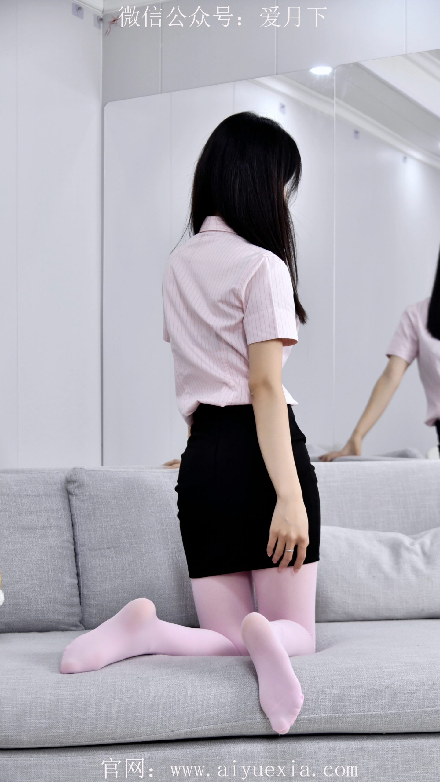 616/月月~【粉袜轻姿】粉衫黑裙柔袜，足畔轻姿裹甜柔。