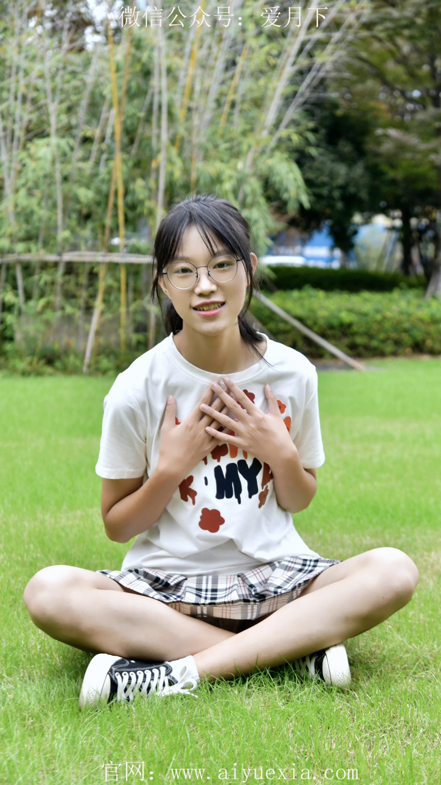 618/小念~【白袜轻履】白袜裹踝，鞋尖轻点，格裙摇青春。