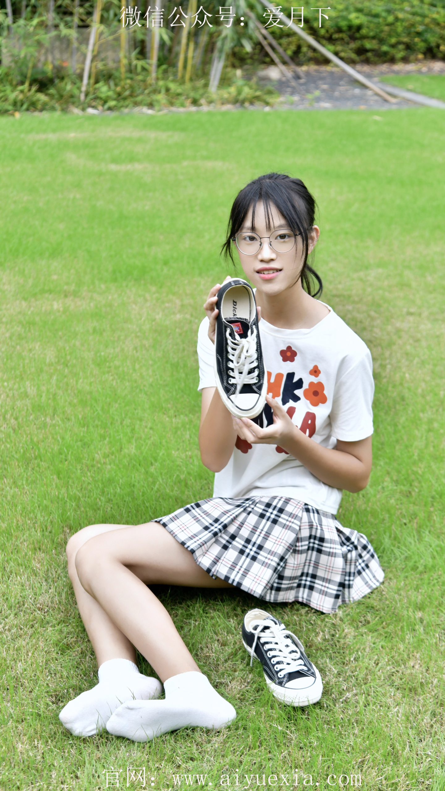 618/小念~【白袜轻履】白袜裹踝，鞋尖轻点，格裙摇青春。