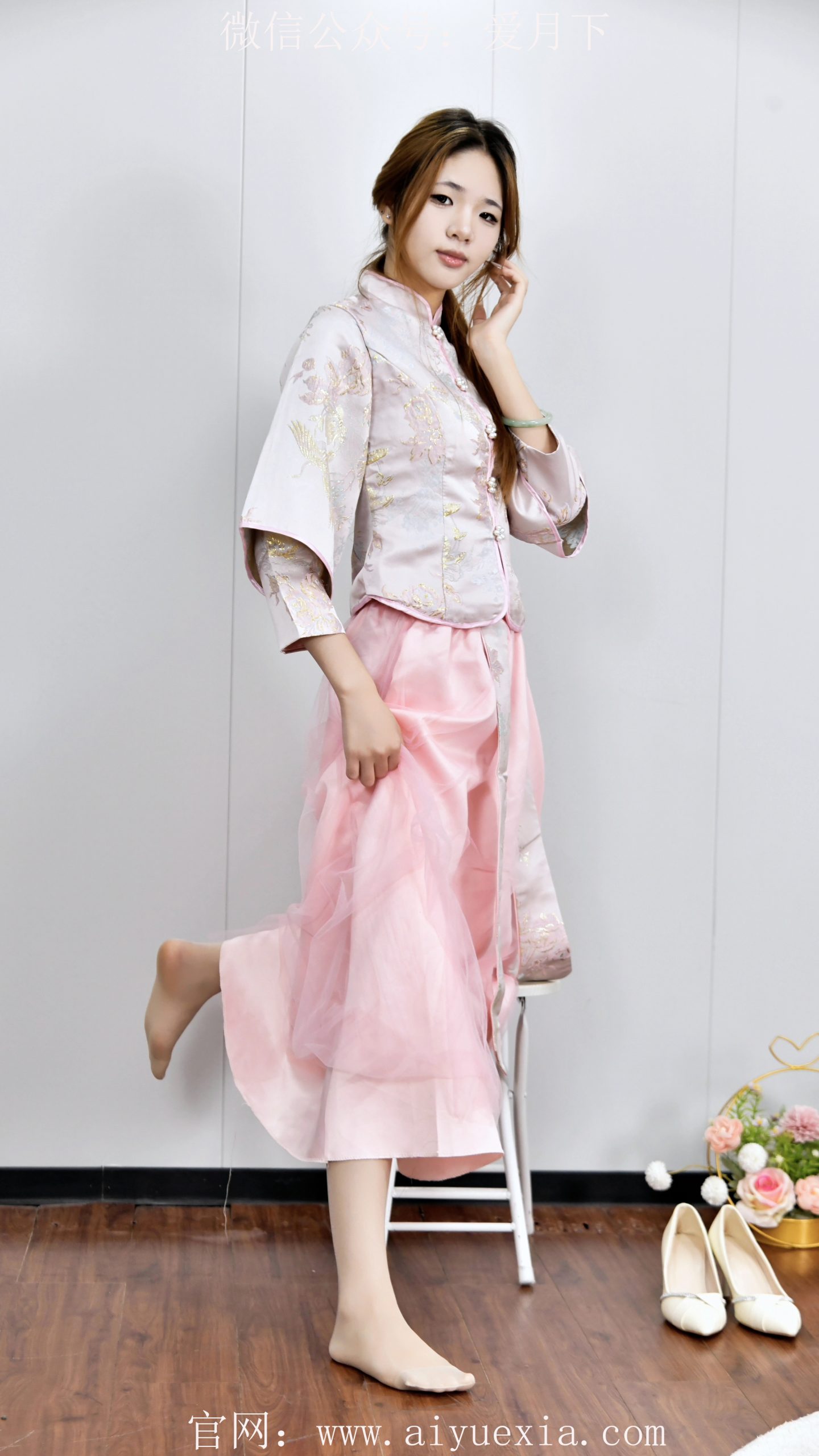 625/嘟嘟~【优雅灵动】新中式伴娘服，白高跟鞋显优雅姿态