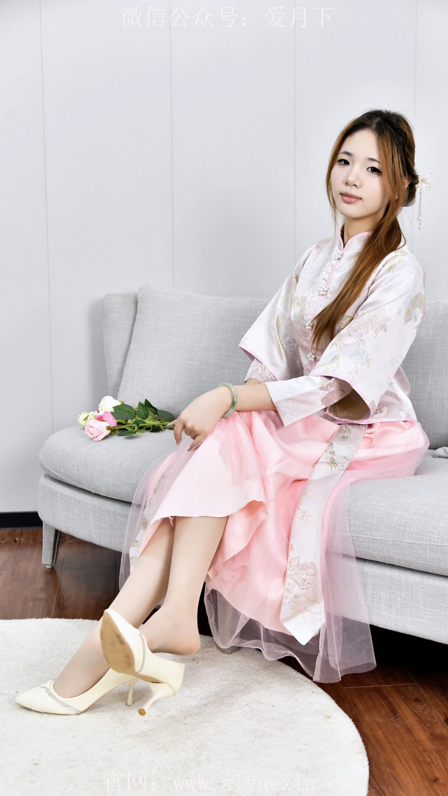 625/嘟嘟~【优雅灵动】新中式伴娘服，白高跟鞋显优雅姿态
