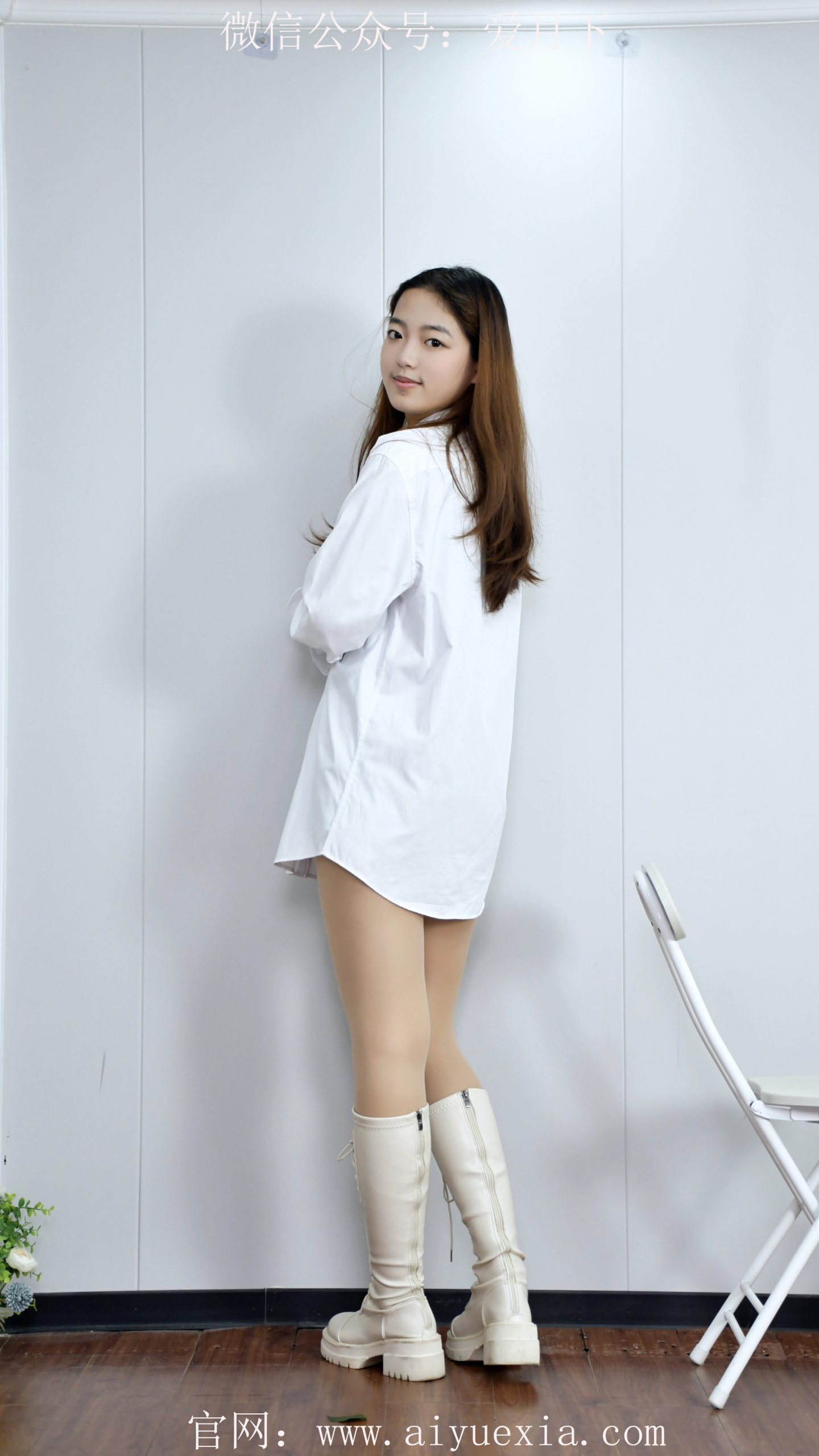 629/木子~【白靴轻摇】长靴覆腿，袜边轻露，动作含韵。