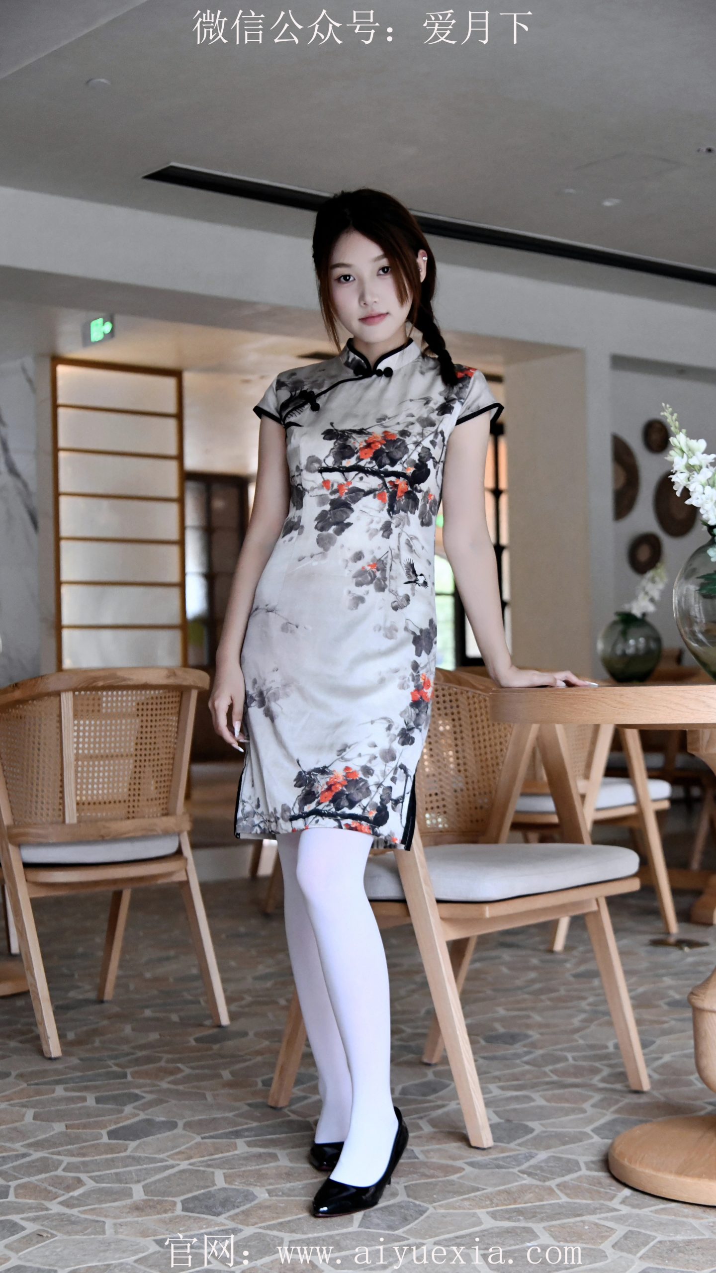 630/夏夏 ~【白袜俏姿】白袜裹腿配高跟，旗袍摇曳生韵。