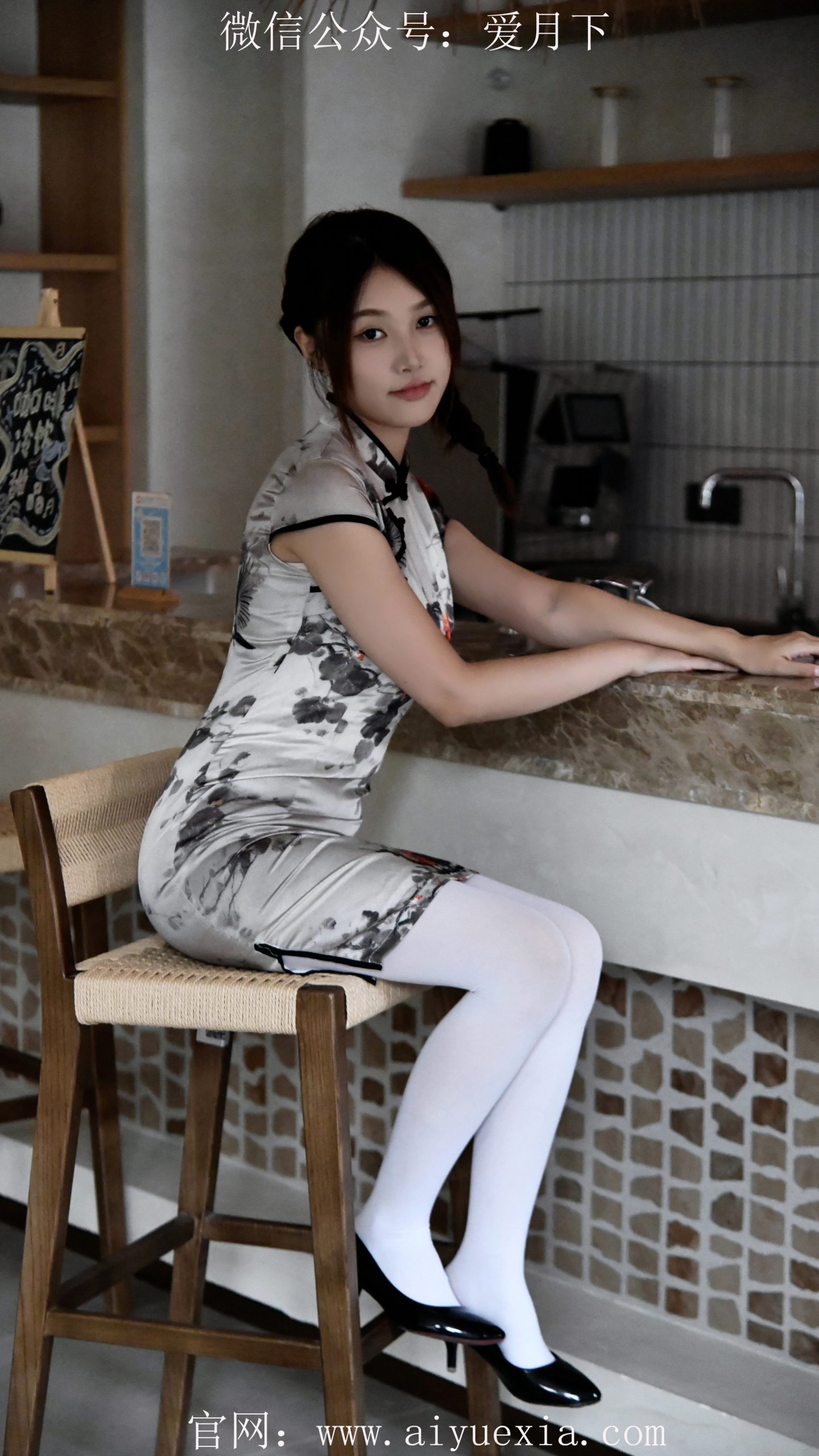 630/夏夏 ~【白袜俏姿】白袜裹腿配高跟，旗袍摇曳生韵。