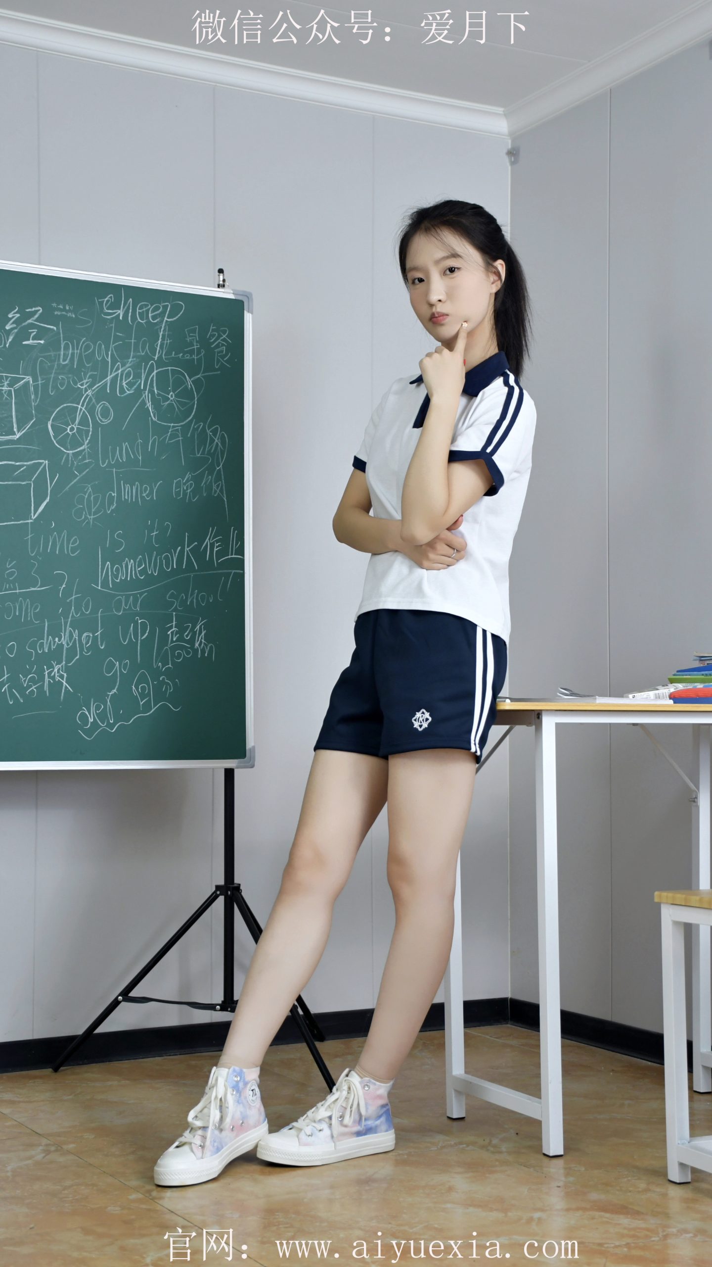 631/月月~【帆布鞋语】教室闲隅里，短袜帆布鞋漾青春。