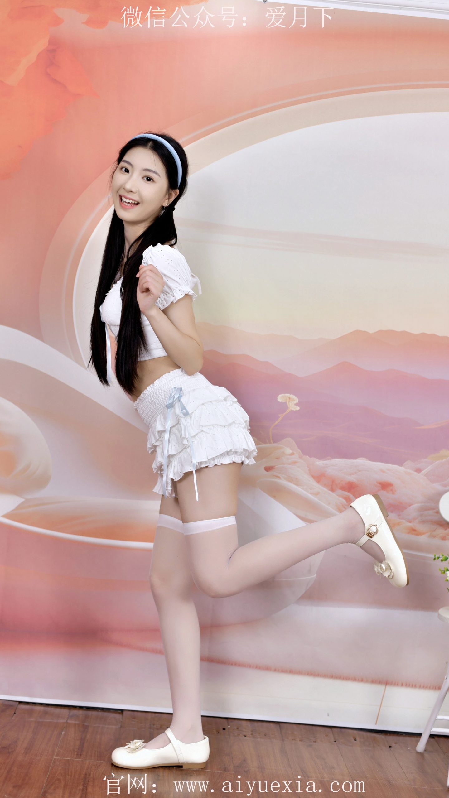 641/灯灯~【柔景甜装】暖幕衬白裙，大腿袜轻鞋俏足盈。