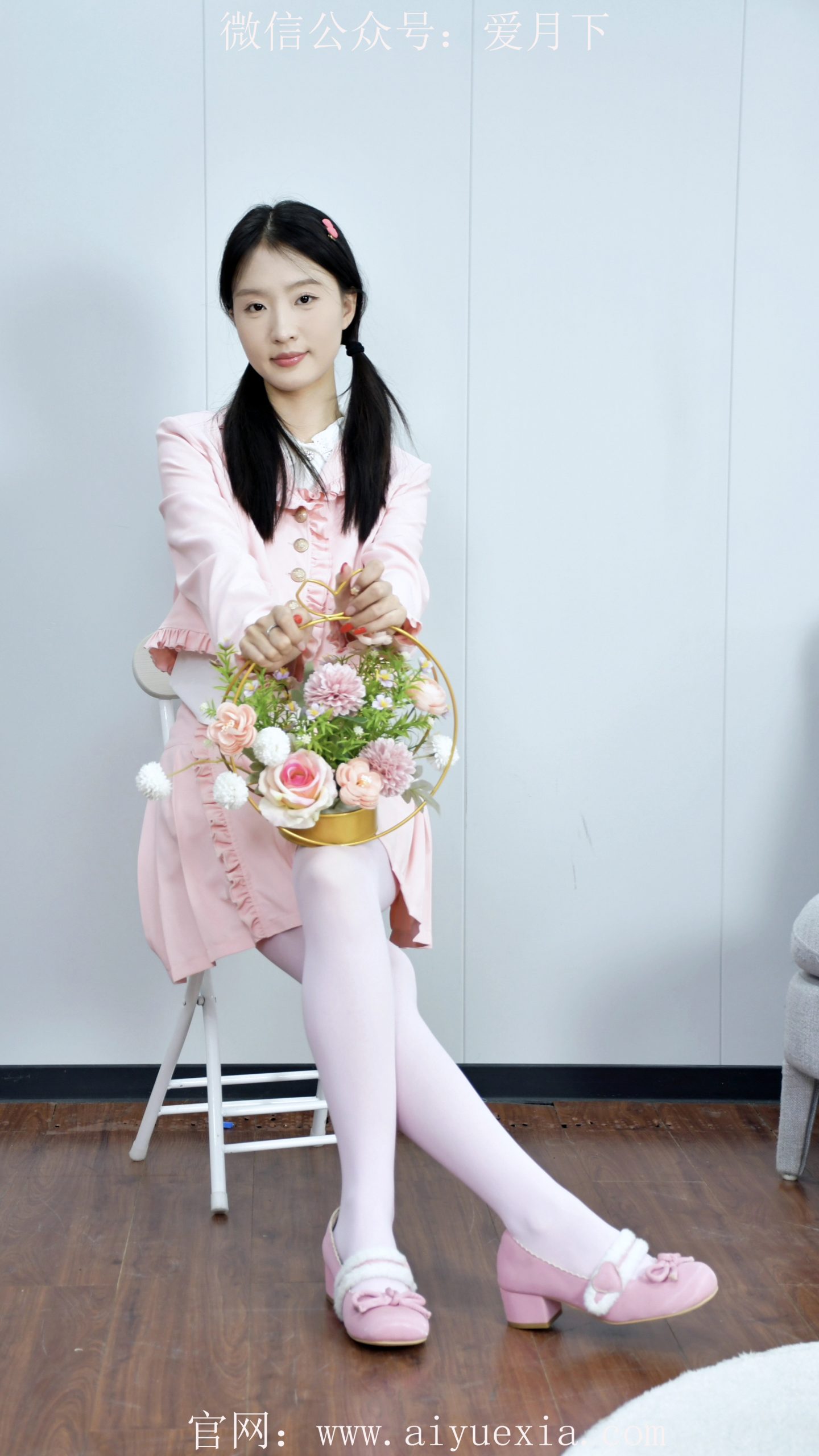 657/月月~【粉系甜韵】  粉装叠袜映室间，甜意满庭芳。