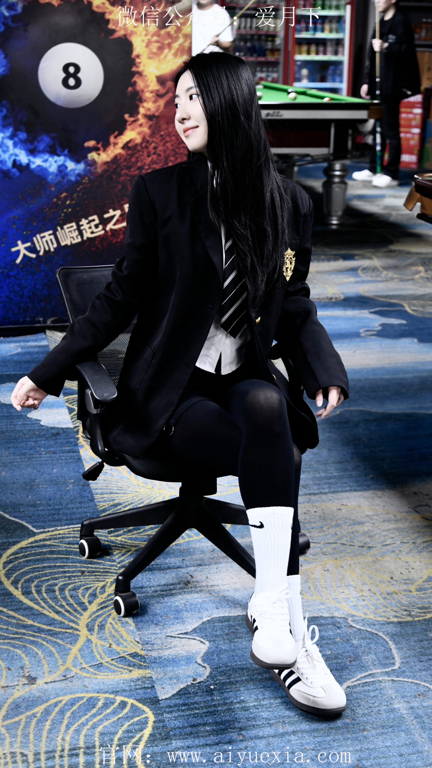 658/灯灯~【杆影飒然】  球馆蓝调间，叠袜飒影踏杆来。