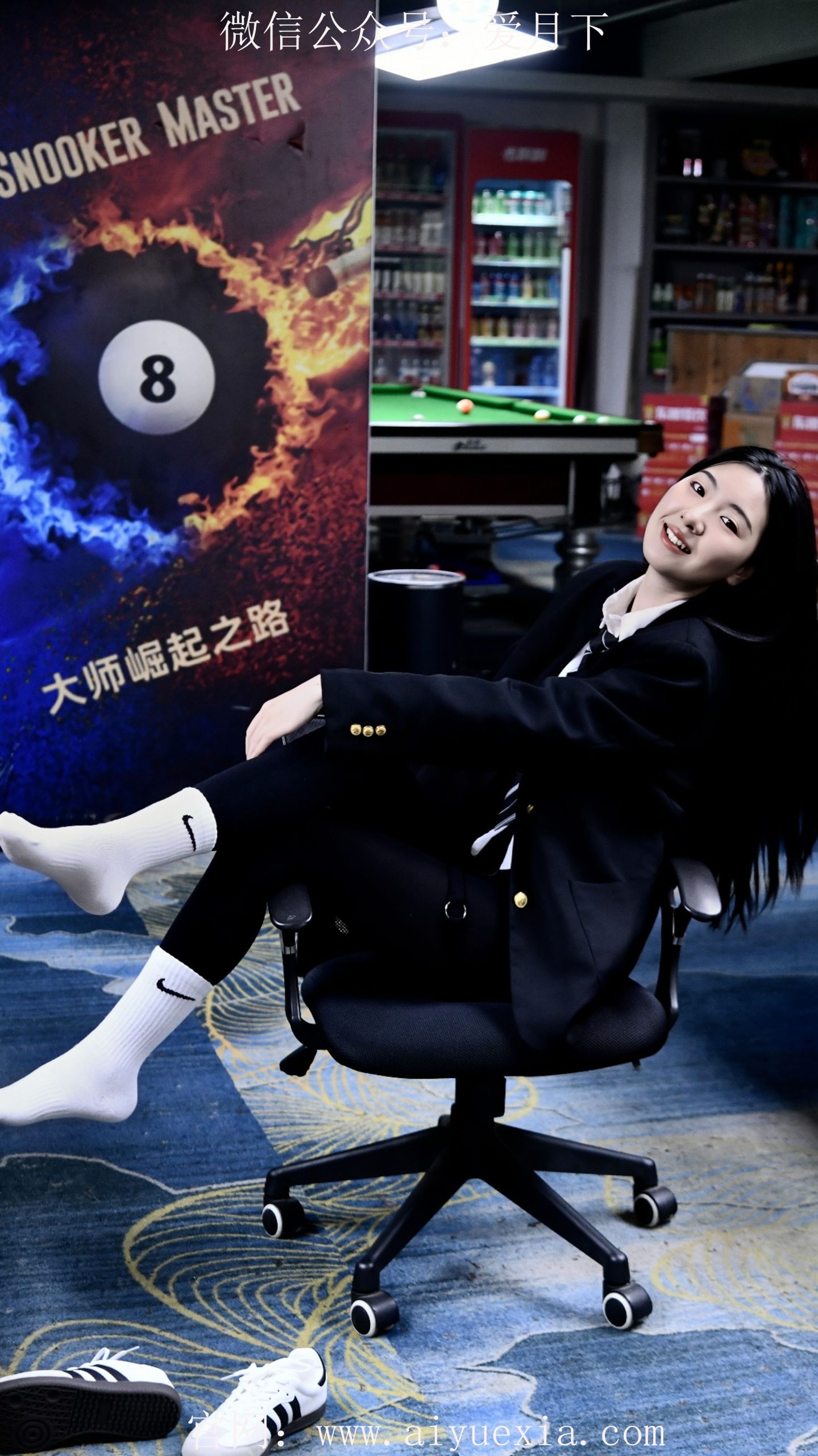 658/灯灯~【杆影飒然】  球馆蓝调间，叠袜飒影踏杆来。