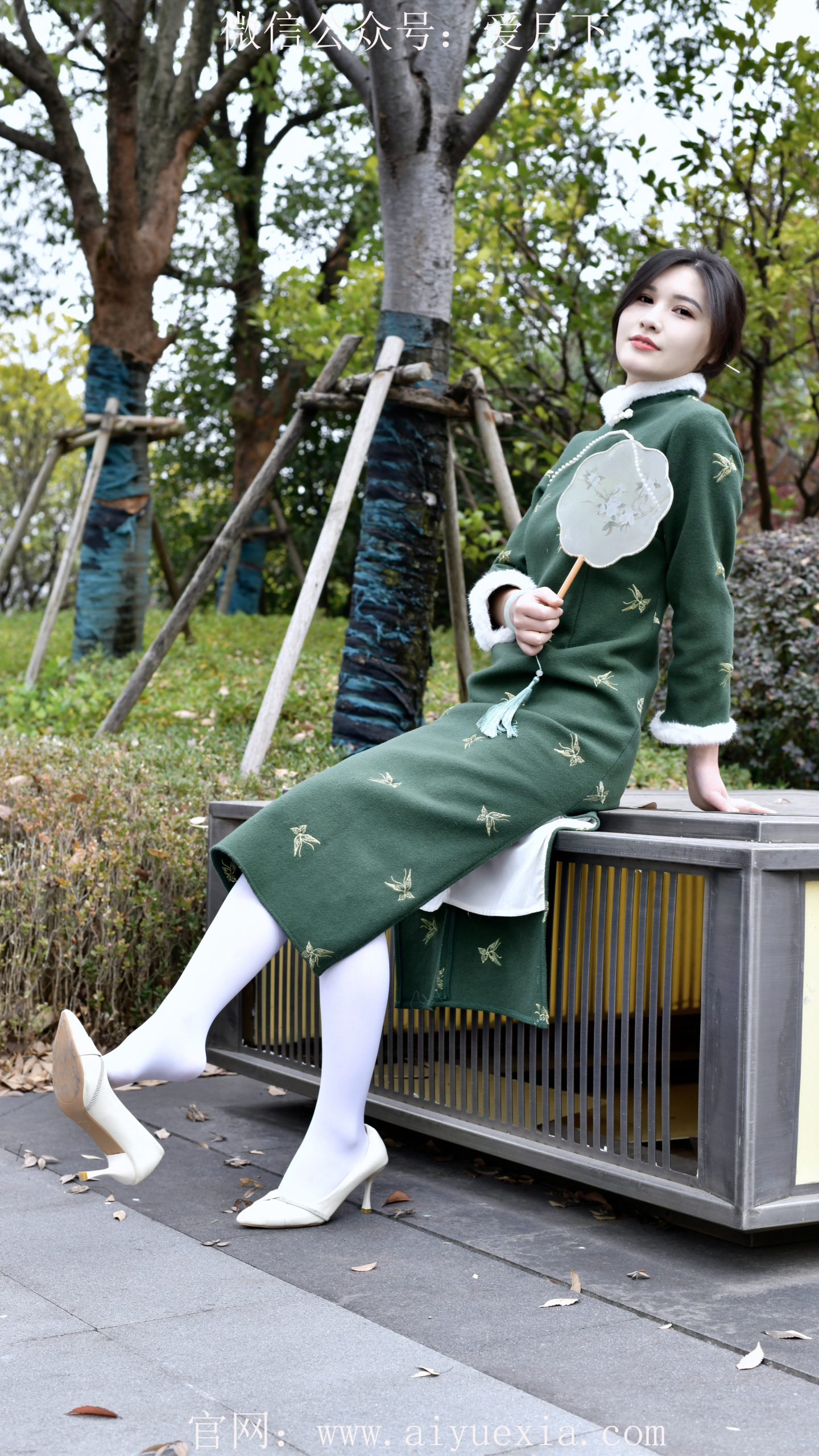 666/小艺~【青阶雅韵】绿袍映阶白袜衬足韵生香。
