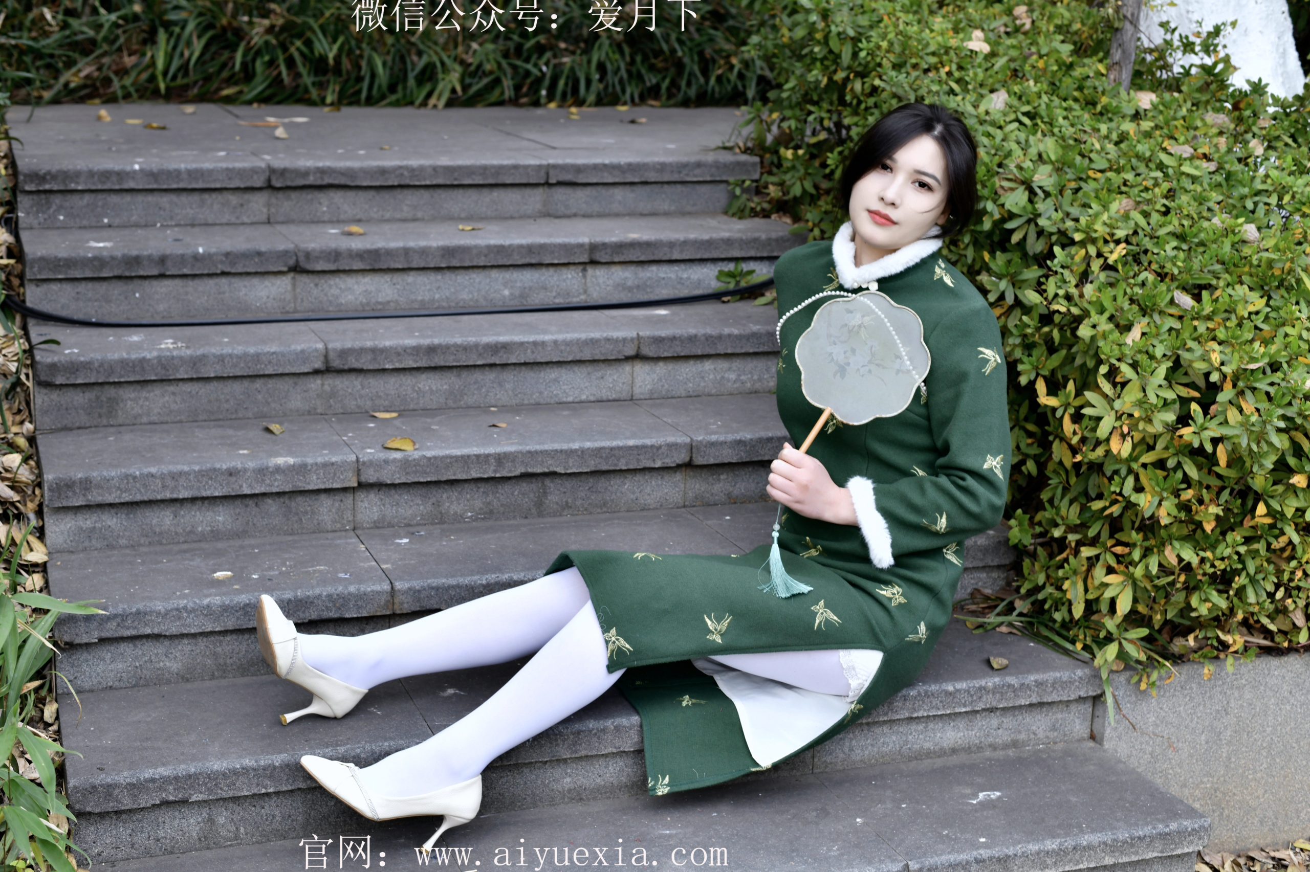 666/小艺~【青阶雅韵】绿袍映阶白袜衬足韵生香。