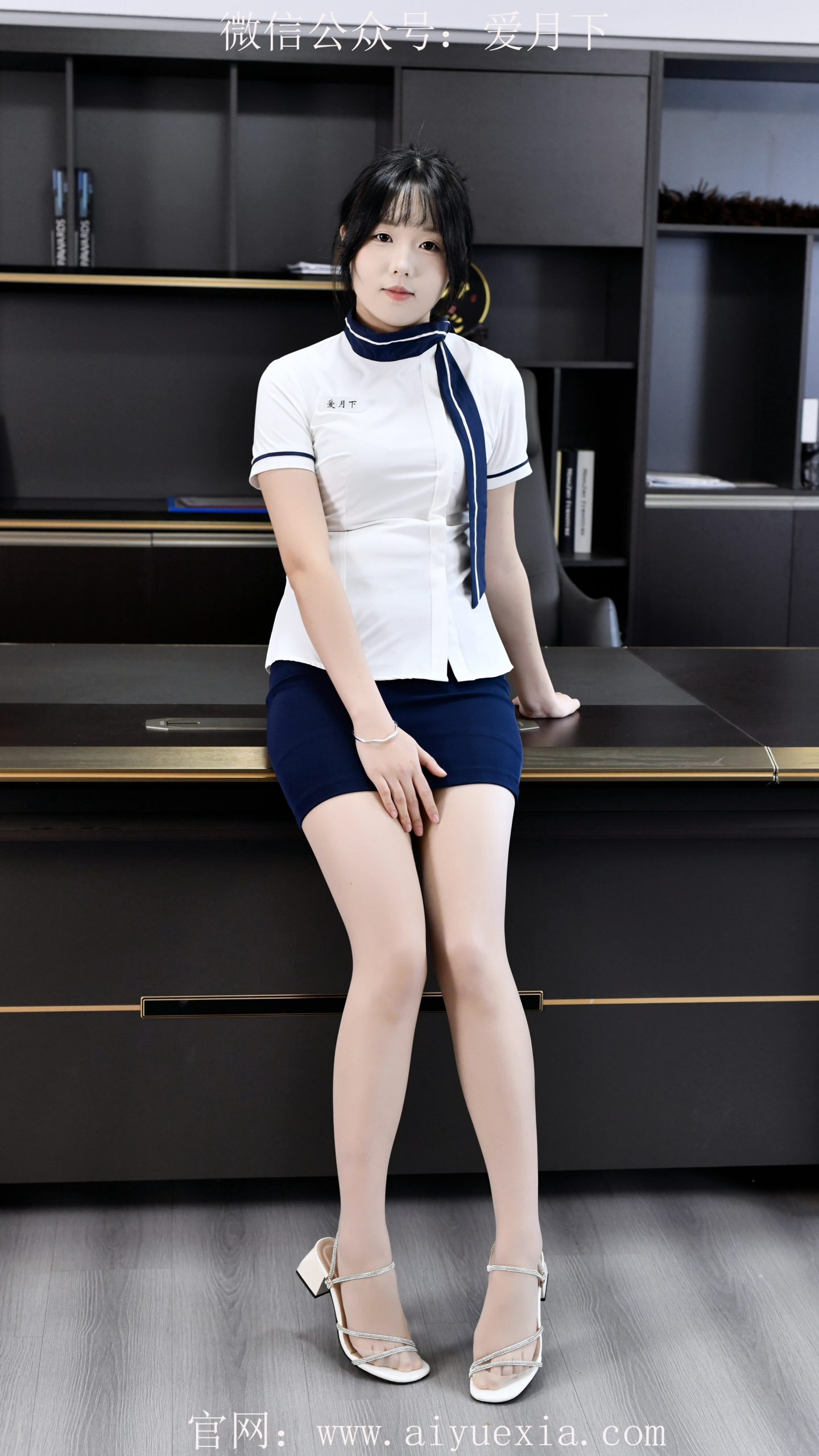 672/岁岁~【新人驾到】职场一隅，丝履映出精致模样。