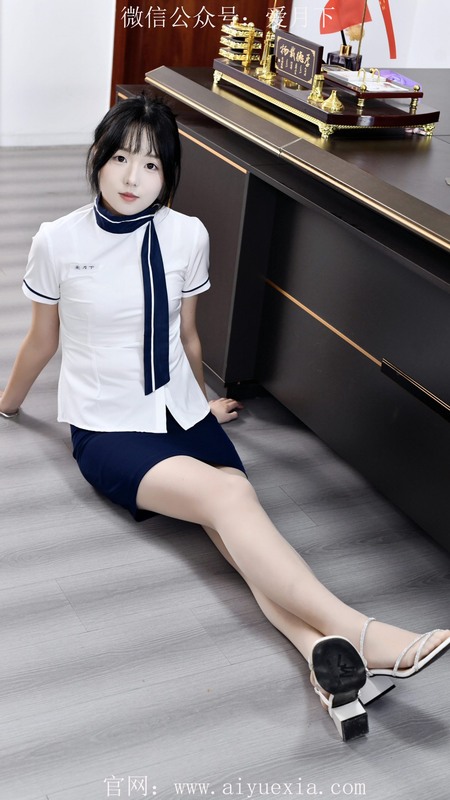 672/岁岁~【新人驾到】职场一隅，丝履映出精致模样。