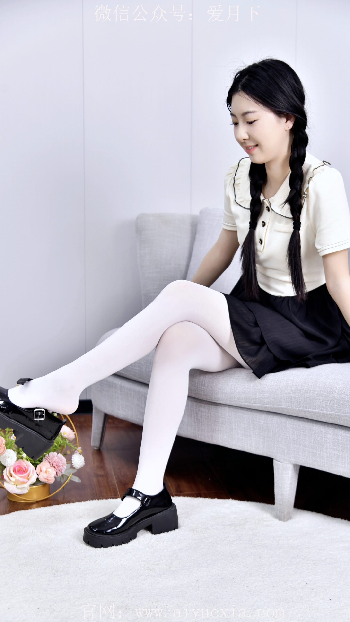 674/灯灯~【轻晃鞋尖】沙发边晃鞋，白袜衬足态娇憨。