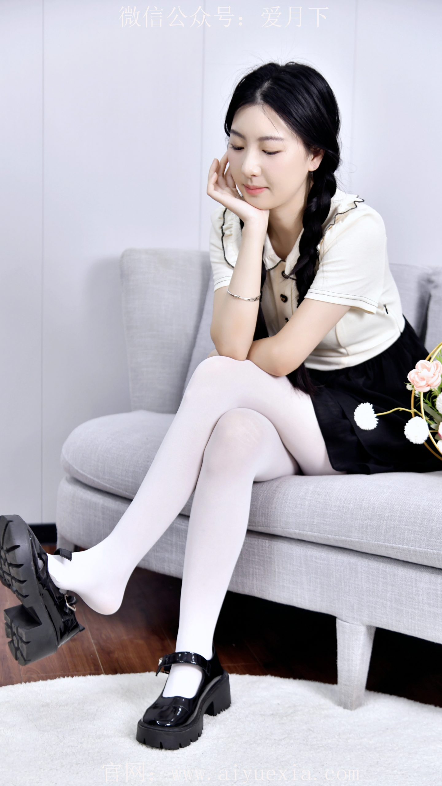 674/灯灯~【轻晃鞋尖】沙发边晃鞋，白袜衬足态娇憨。