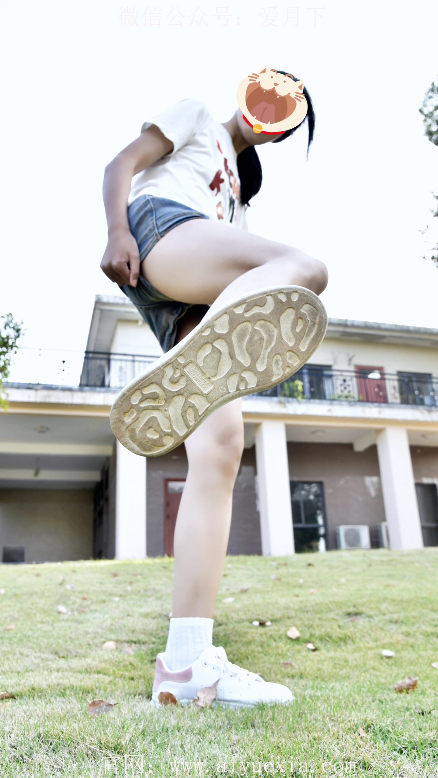 675/小念~【风漾青春】草畔湖堤间，白袜鞋影漾青春。