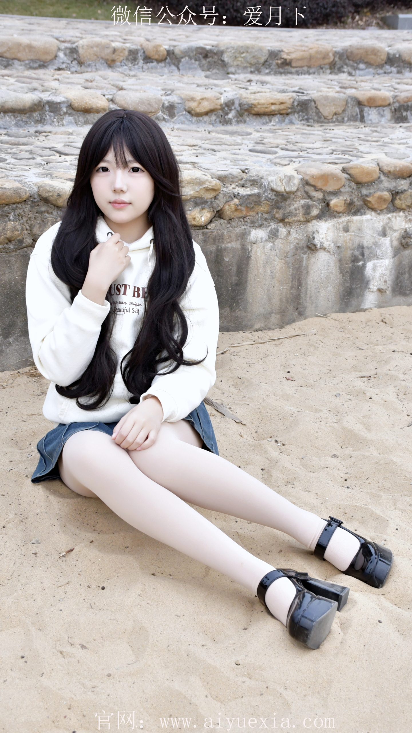 676/泡芙~【沙畔轻扬】沙间拾趣，袜影随步履轻摇。