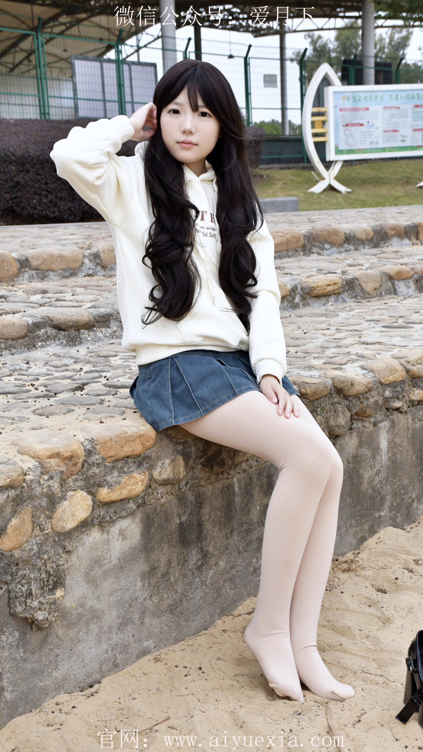 676/泡芙~【沙畔轻扬】沙间拾趣，袜影随步履轻摇。