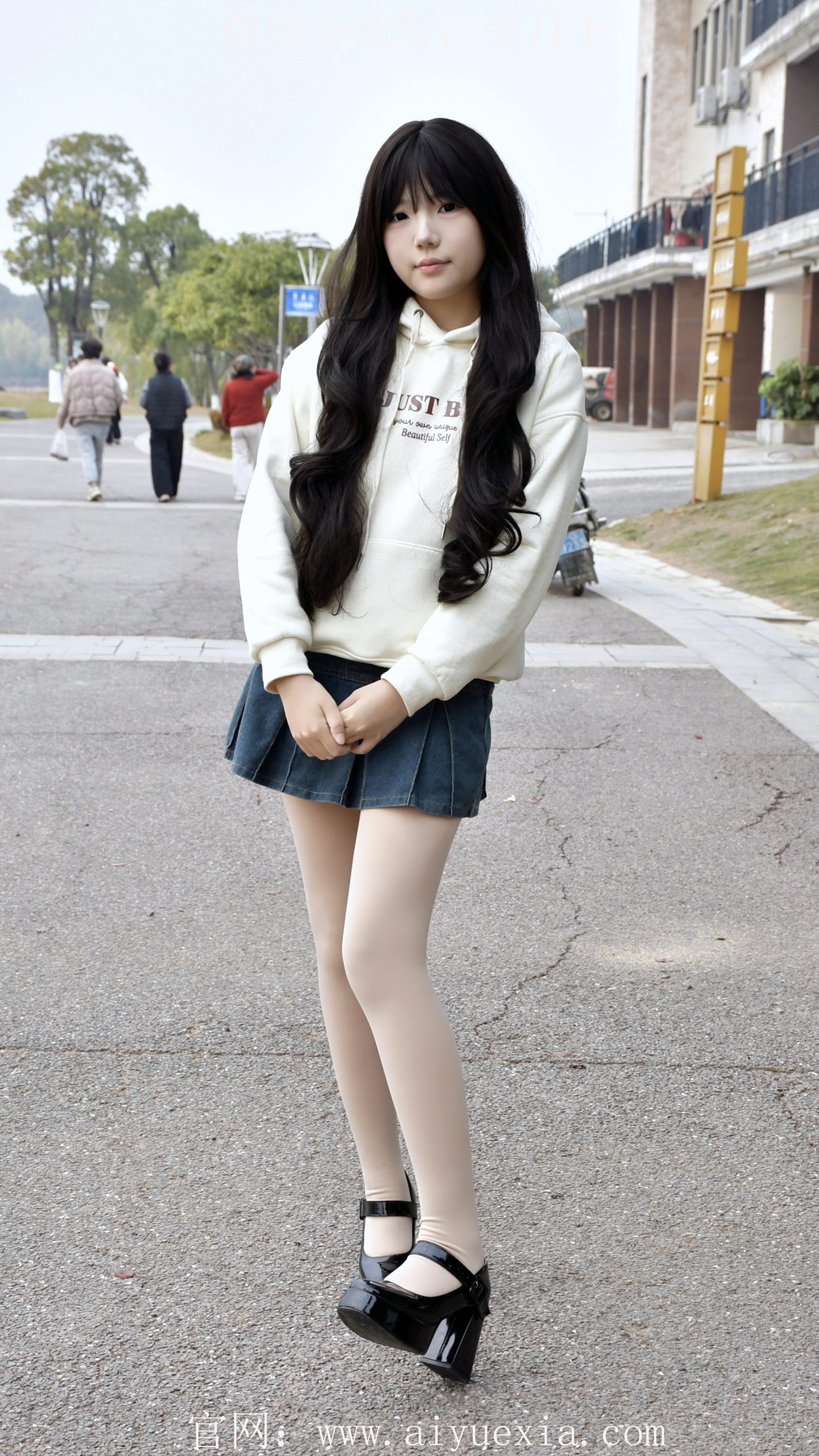 676/泡芙~【沙畔轻扬】沙间拾趣，袜影随步履轻摇。