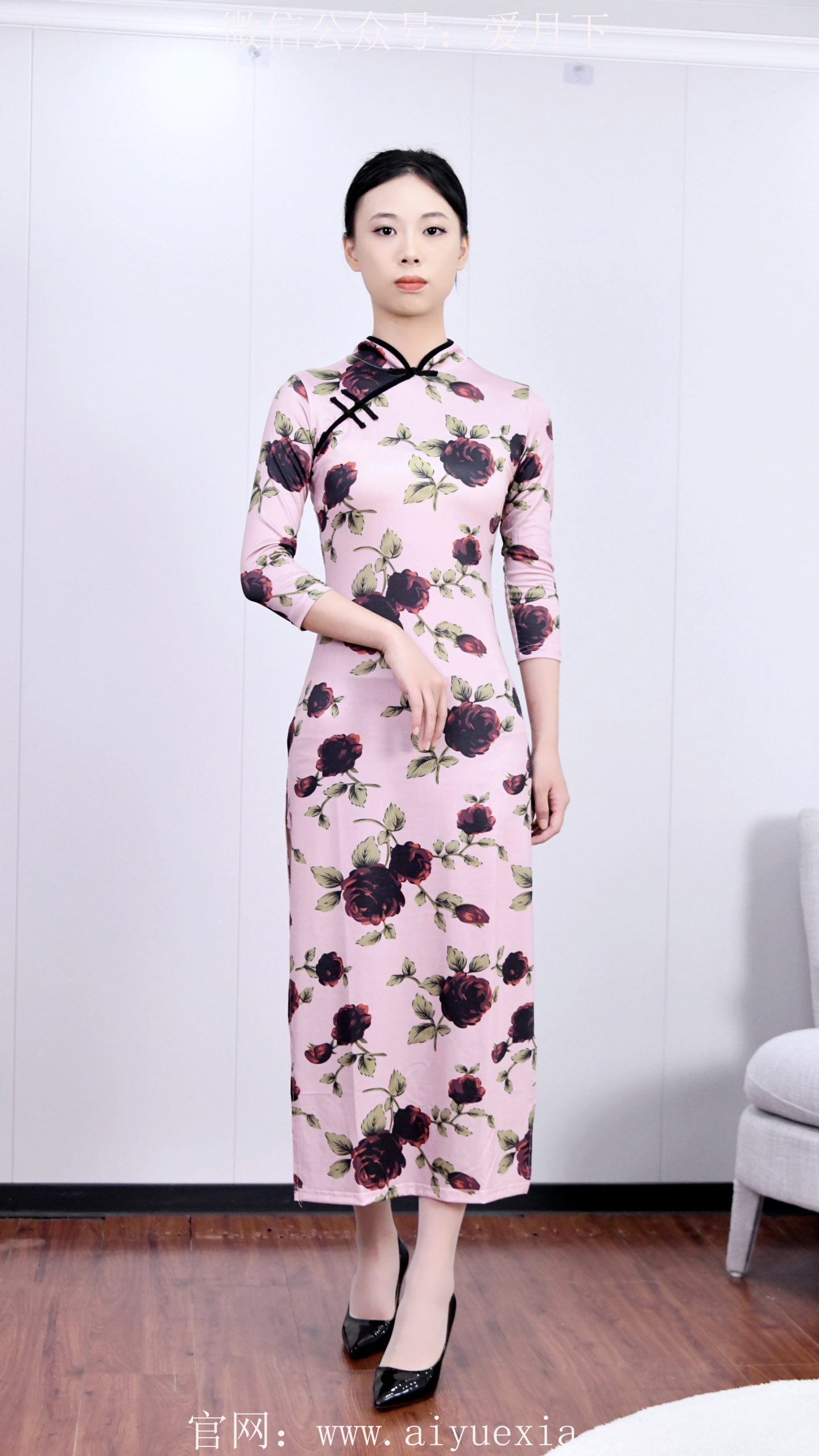 679/乐乐~【玫韵旗袍】粉袍裹身，莲步轻移，花绽旗袍韵自流。