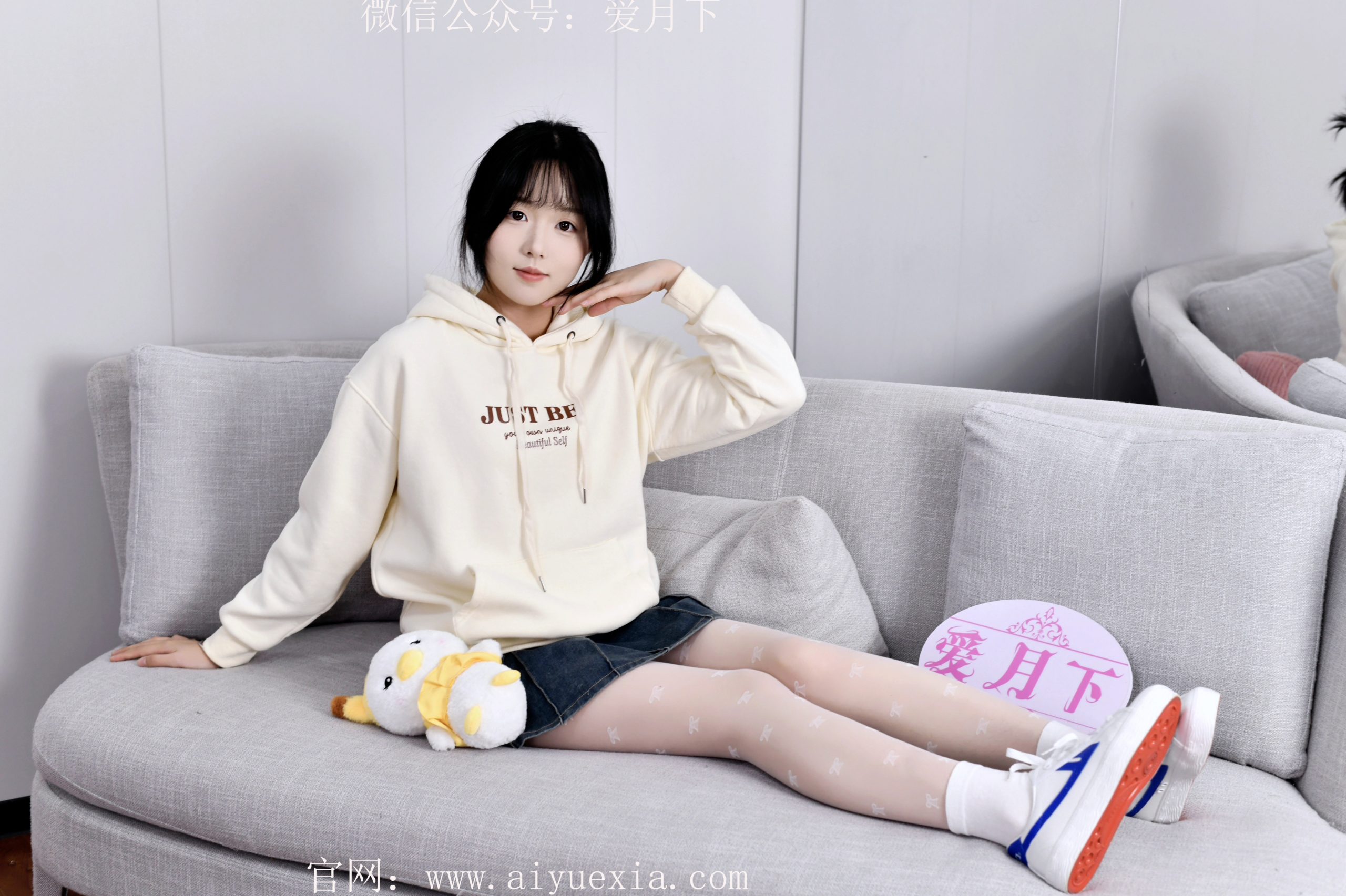 681/岁岁~【袜趣闲时】白袜帆布鞋，沙发漫享慵懒时光。