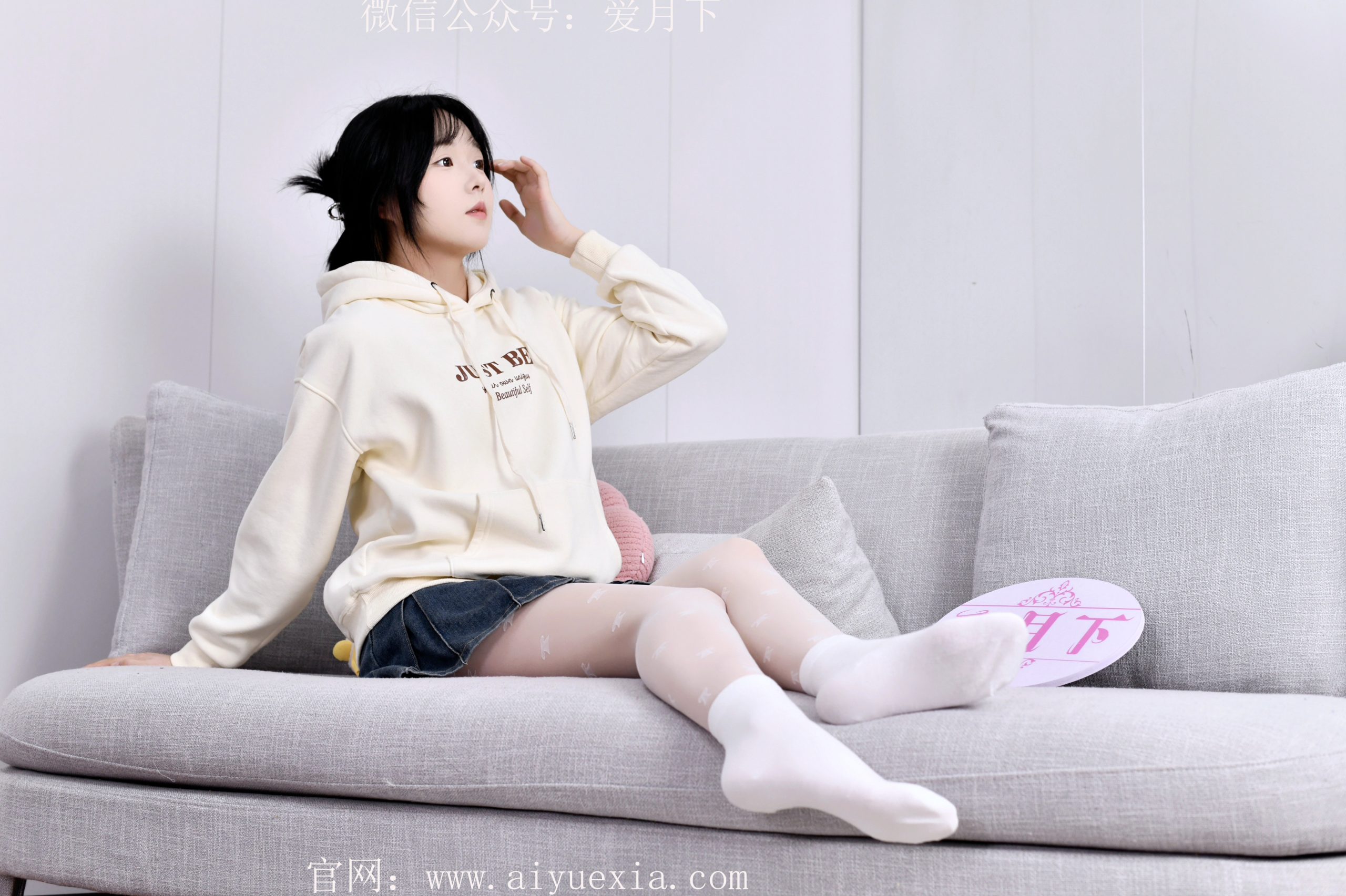 681/岁岁~【袜趣闲时】白袜帆布鞋，沙发漫享慵懒时光。