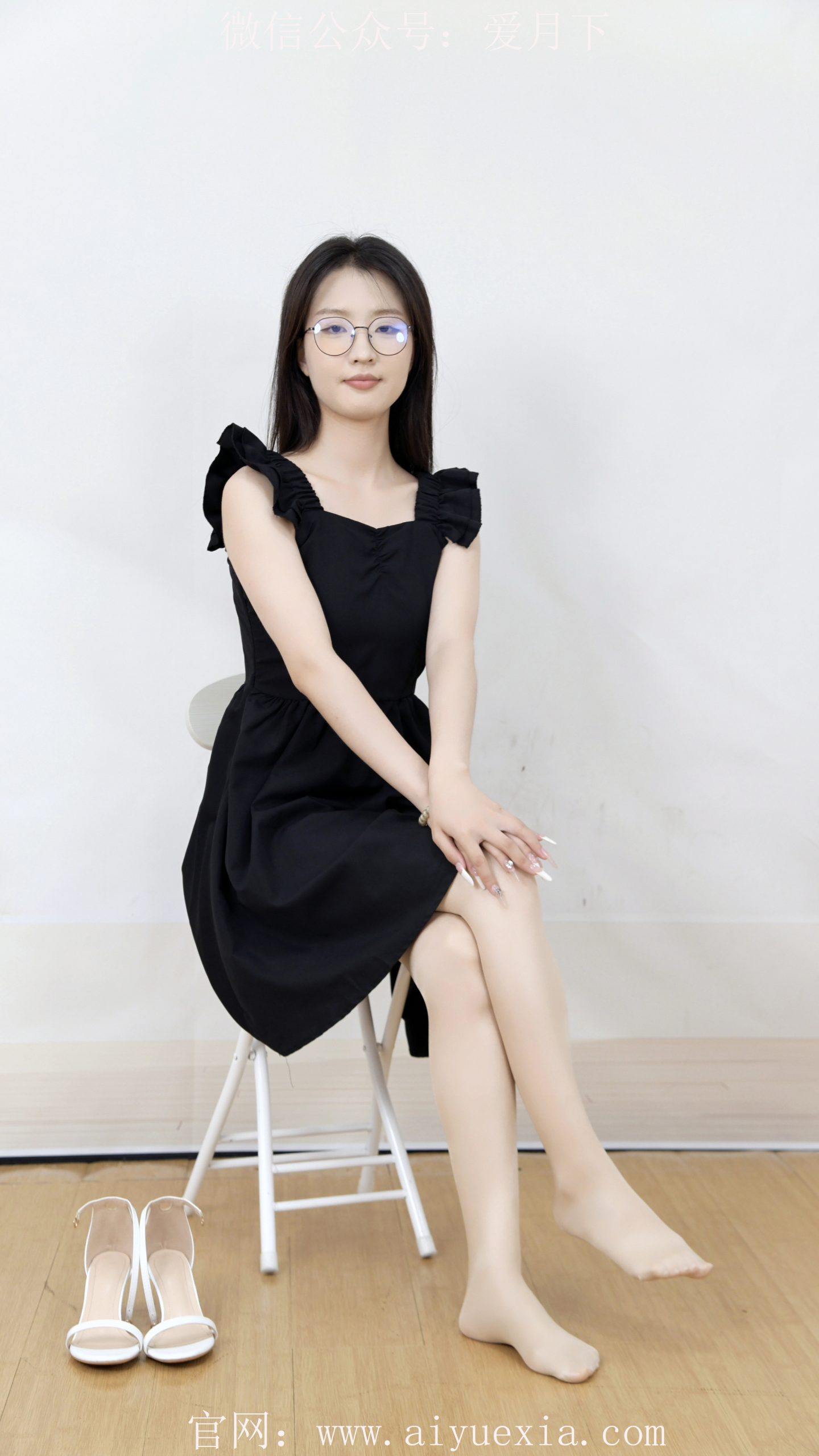 682/月月~【丝韵生趣】暖室黑裙伴丝足，瑜伽笑闹挠心尖。