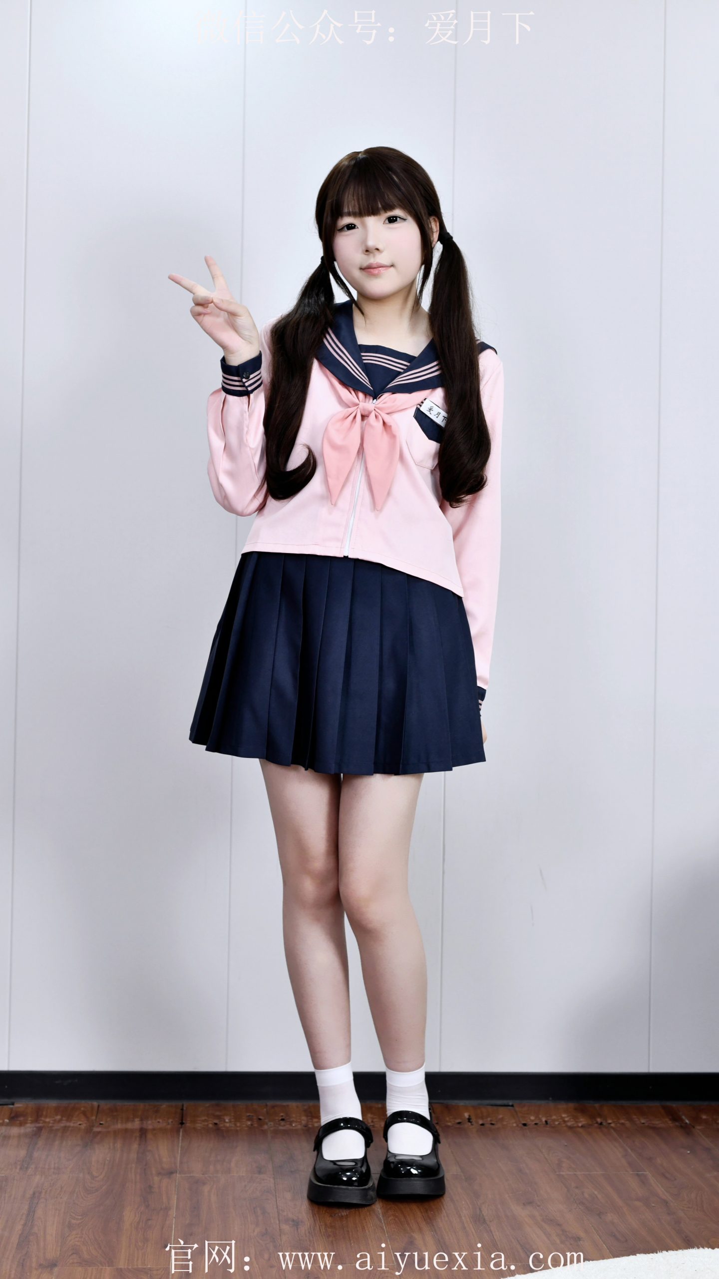 684/泡芙~【萌趣玩袜】软萌少女戏玩偶，袜鞋切换享闲趣。