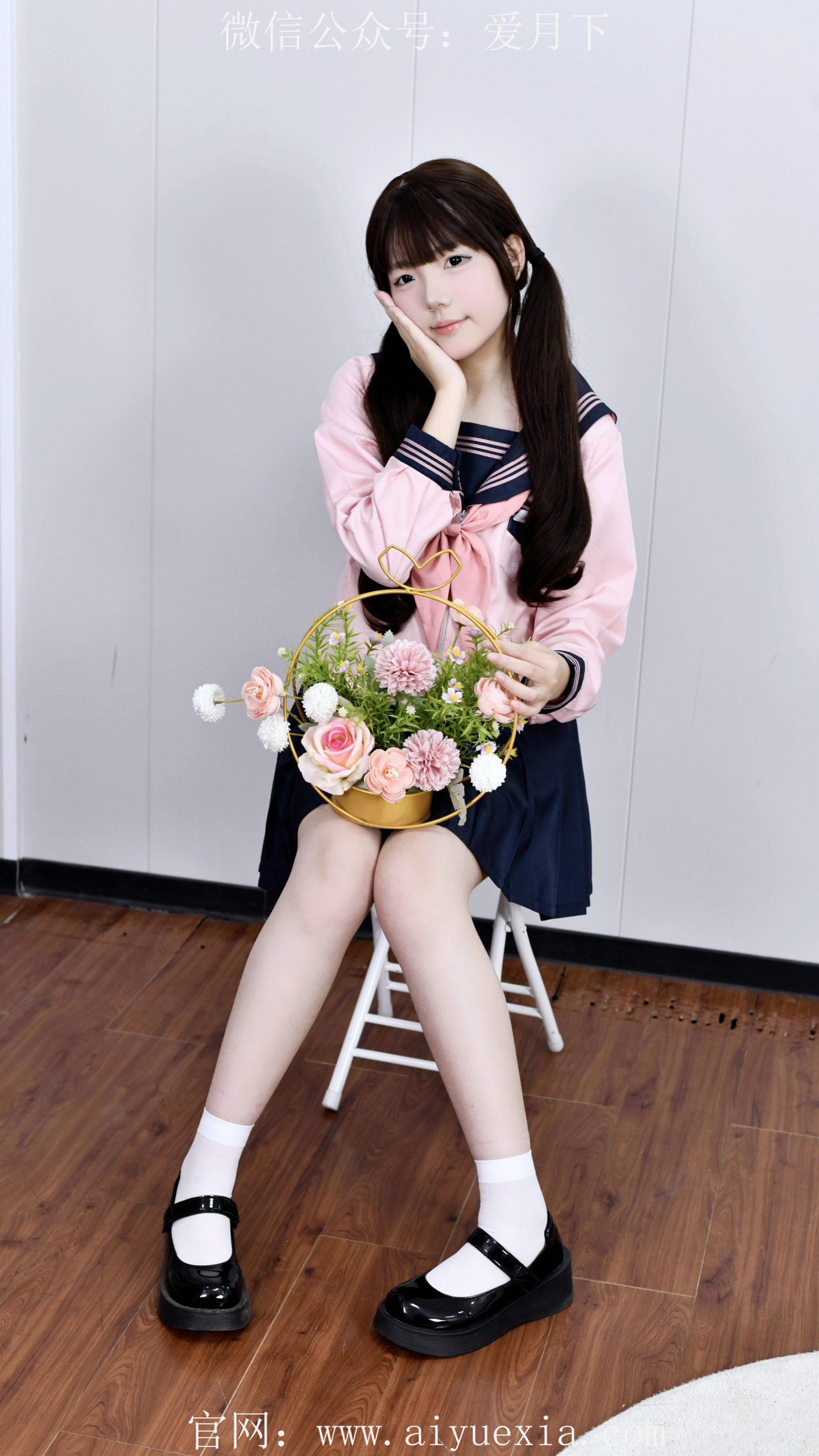 684/泡芙~【萌趣玩袜】软萌少女戏玩偶，袜鞋切换享闲趣。