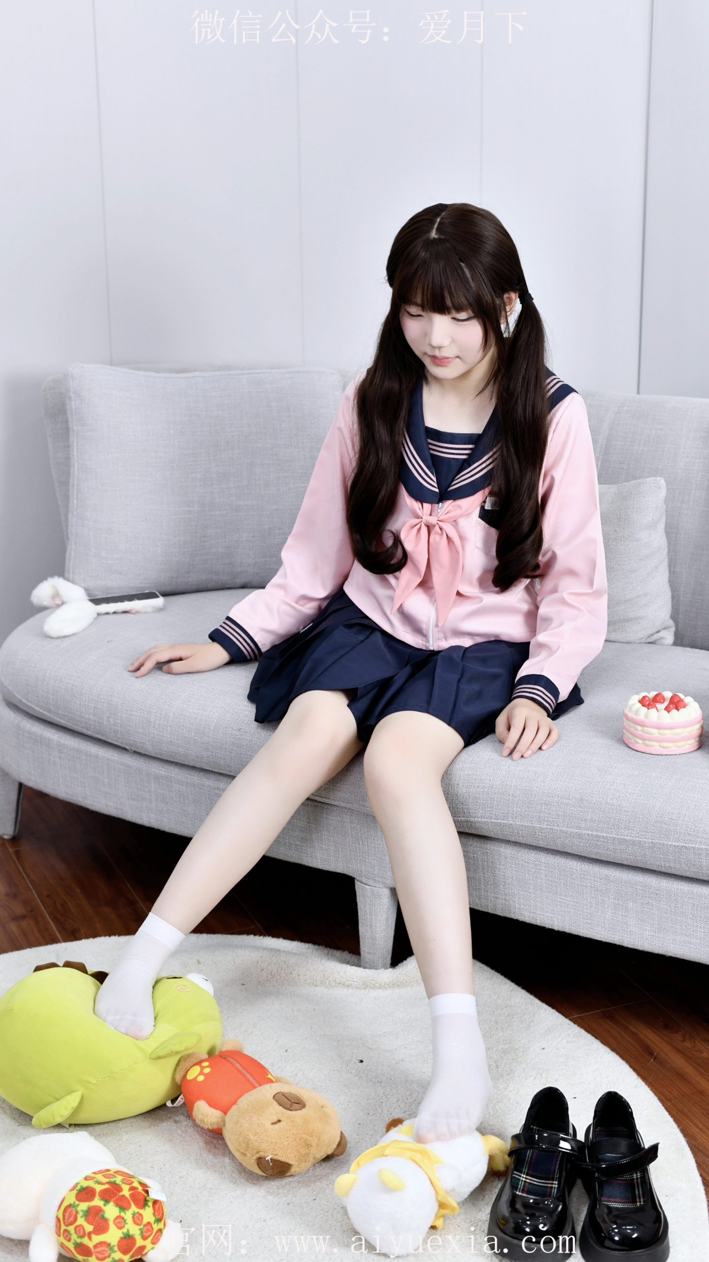 684/泡芙~【萌趣玩袜】软萌少女戏玩偶，袜鞋切换享闲趣。