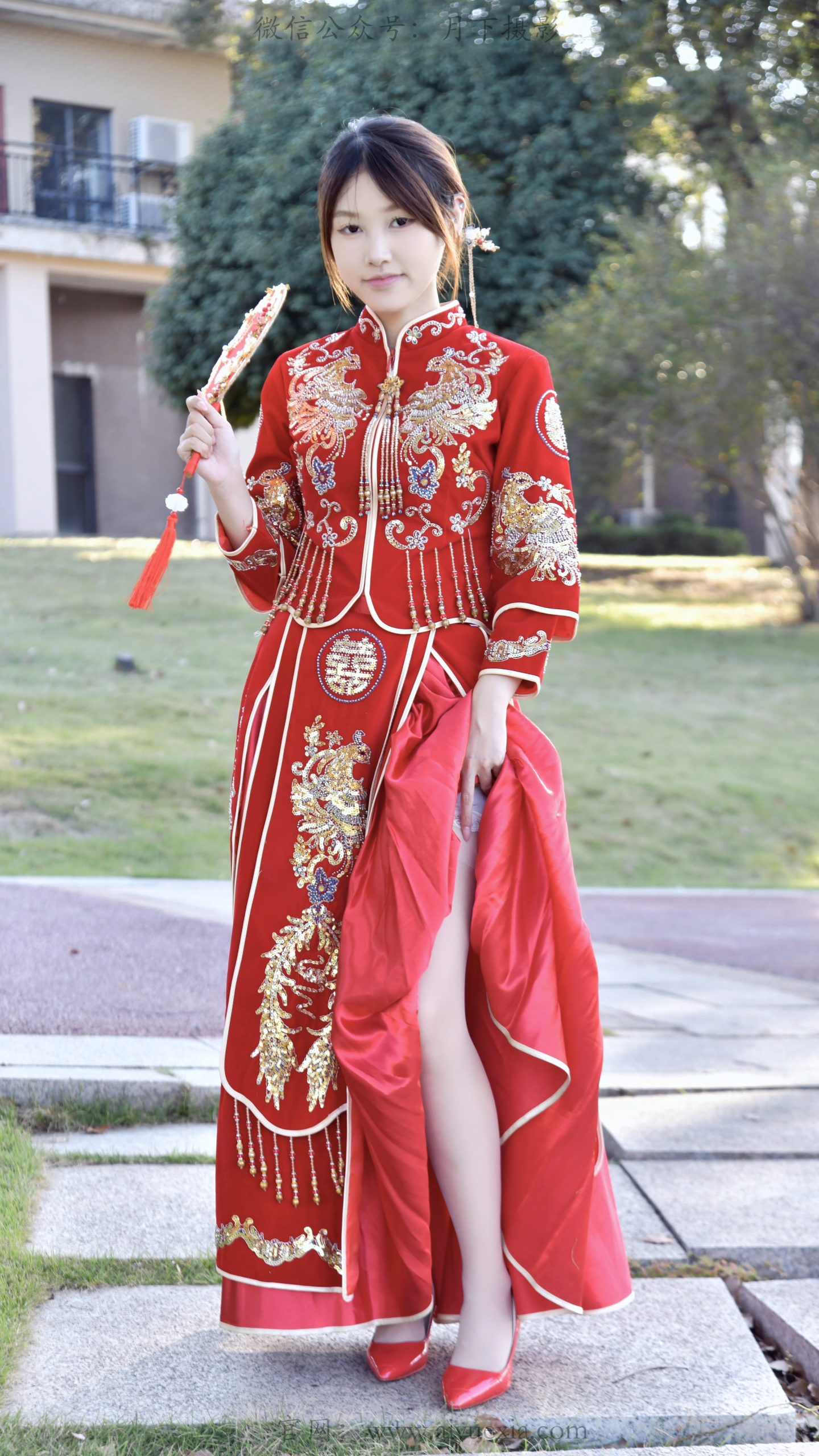 689/夏夏 ~【红妆踏冬】红裙曳芳草地，趁晴柔。