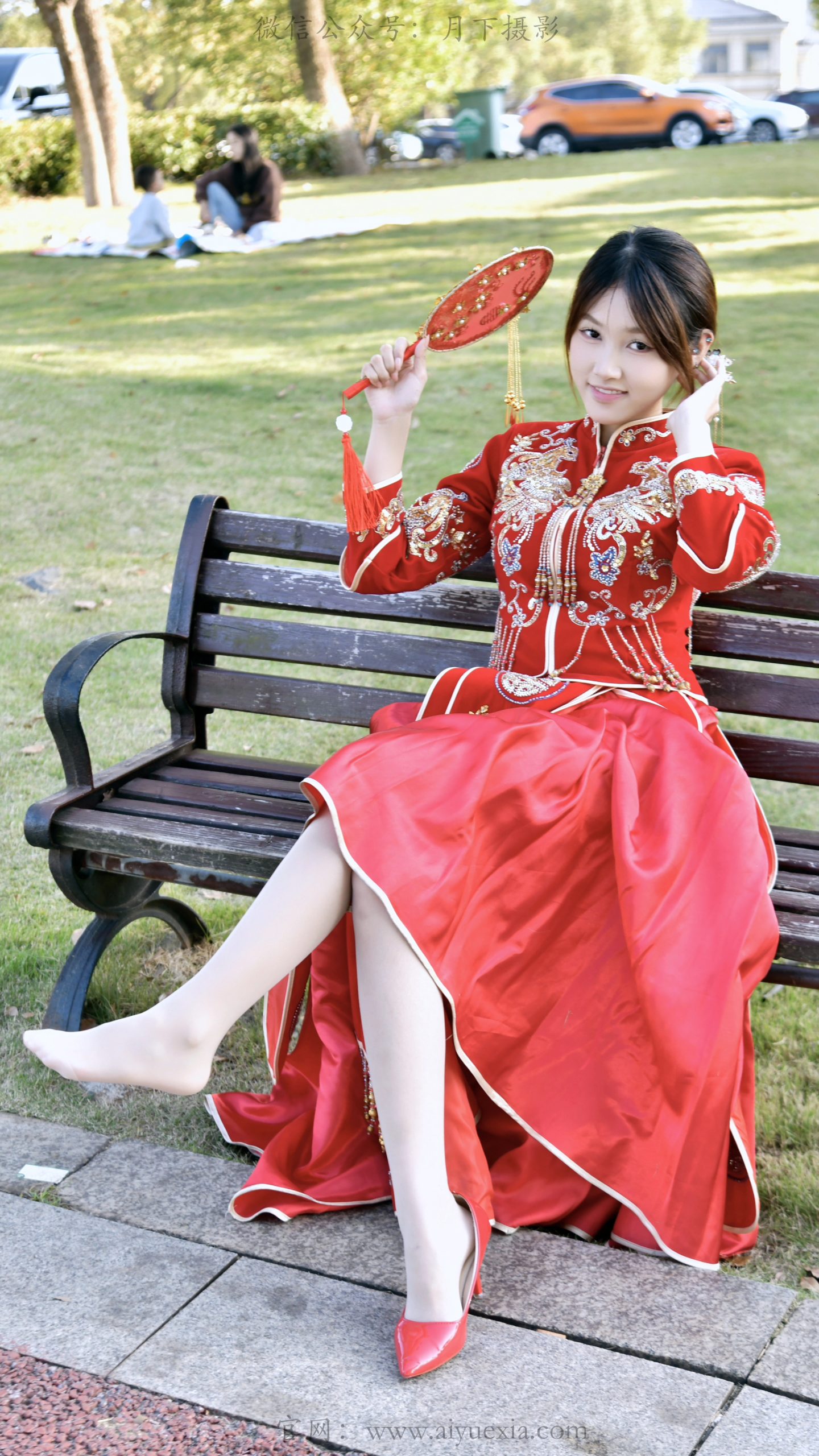 689/夏夏 ~【红妆踏冬】红裙曳芳草地，趁晴柔。