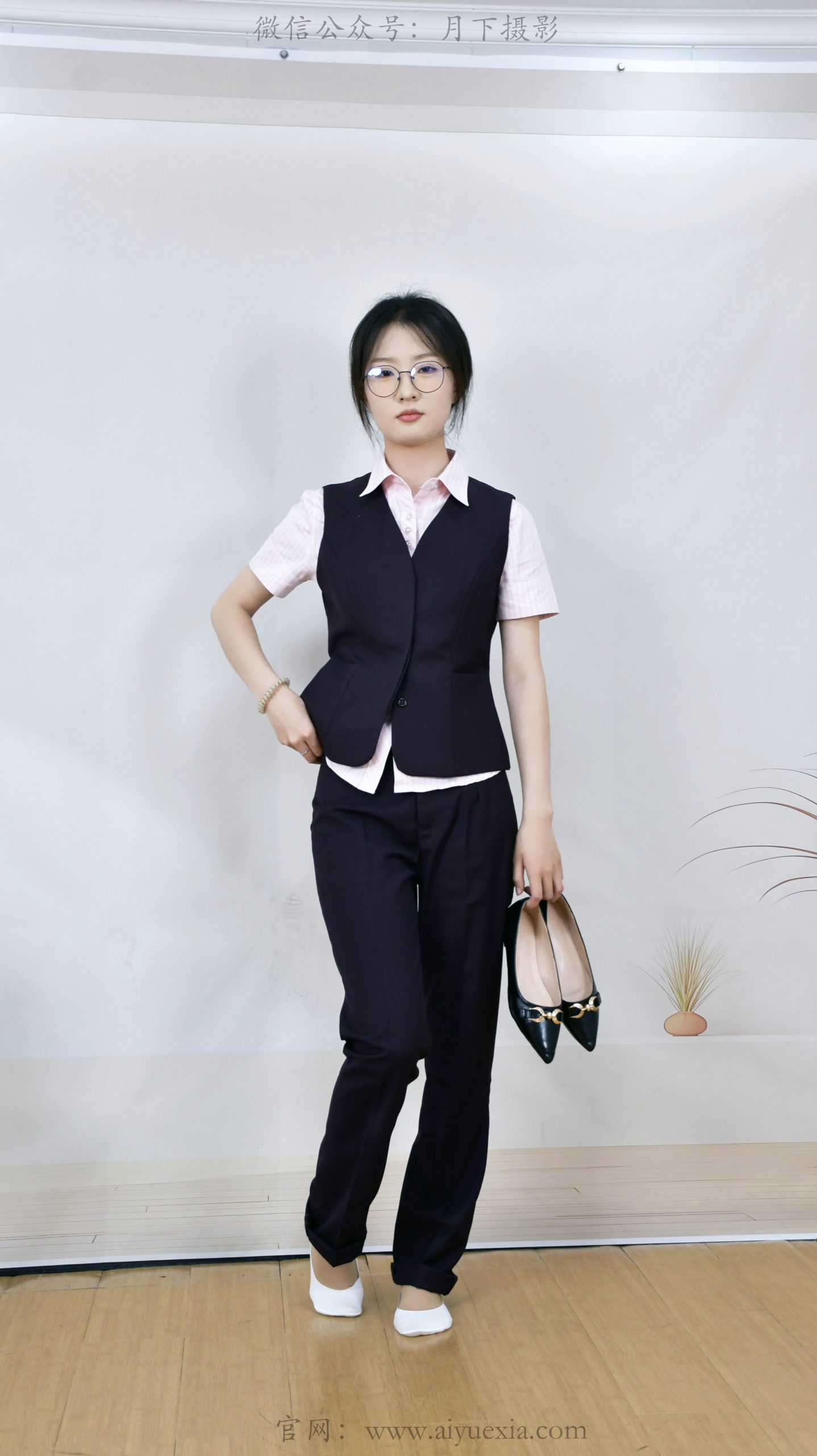 691/月月~【袜间轻漾】瑜伽舒展笑意起，袜底轻痒漾温柔。