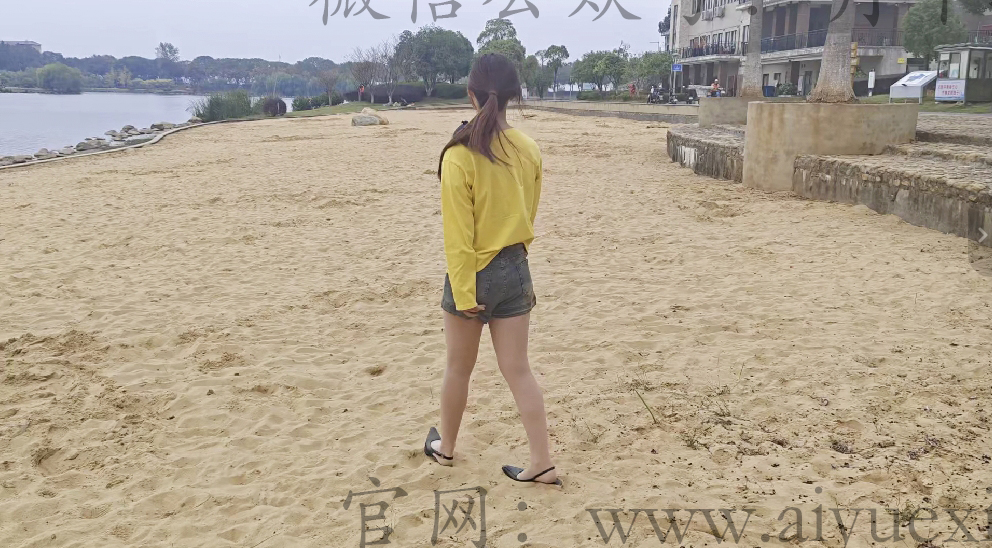 703/UU~【踩沙掉鞋】沙间轻步，拾鞋慢穿，静享温柔时光