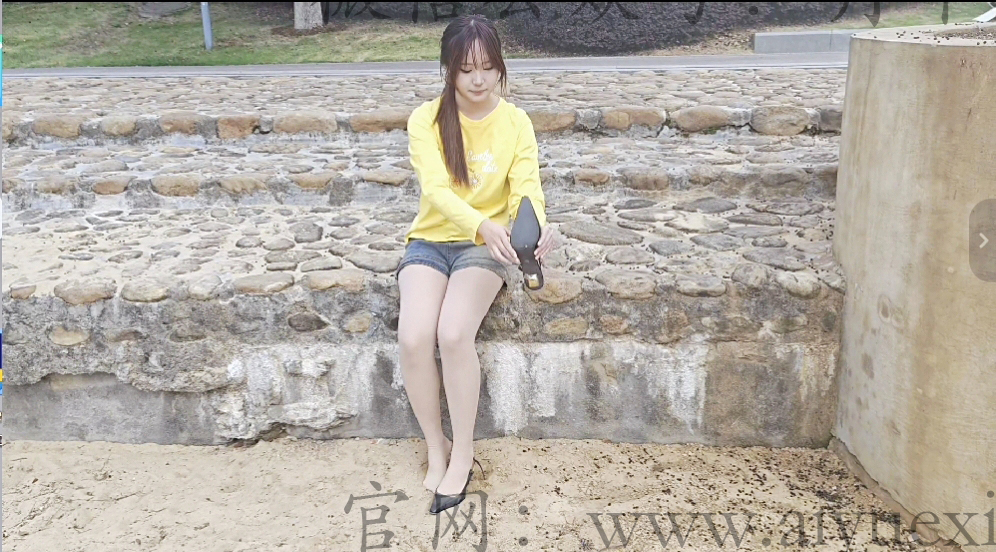 703/UU~【踩沙掉鞋】沙间轻步，拾鞋慢穿，静享温柔时光