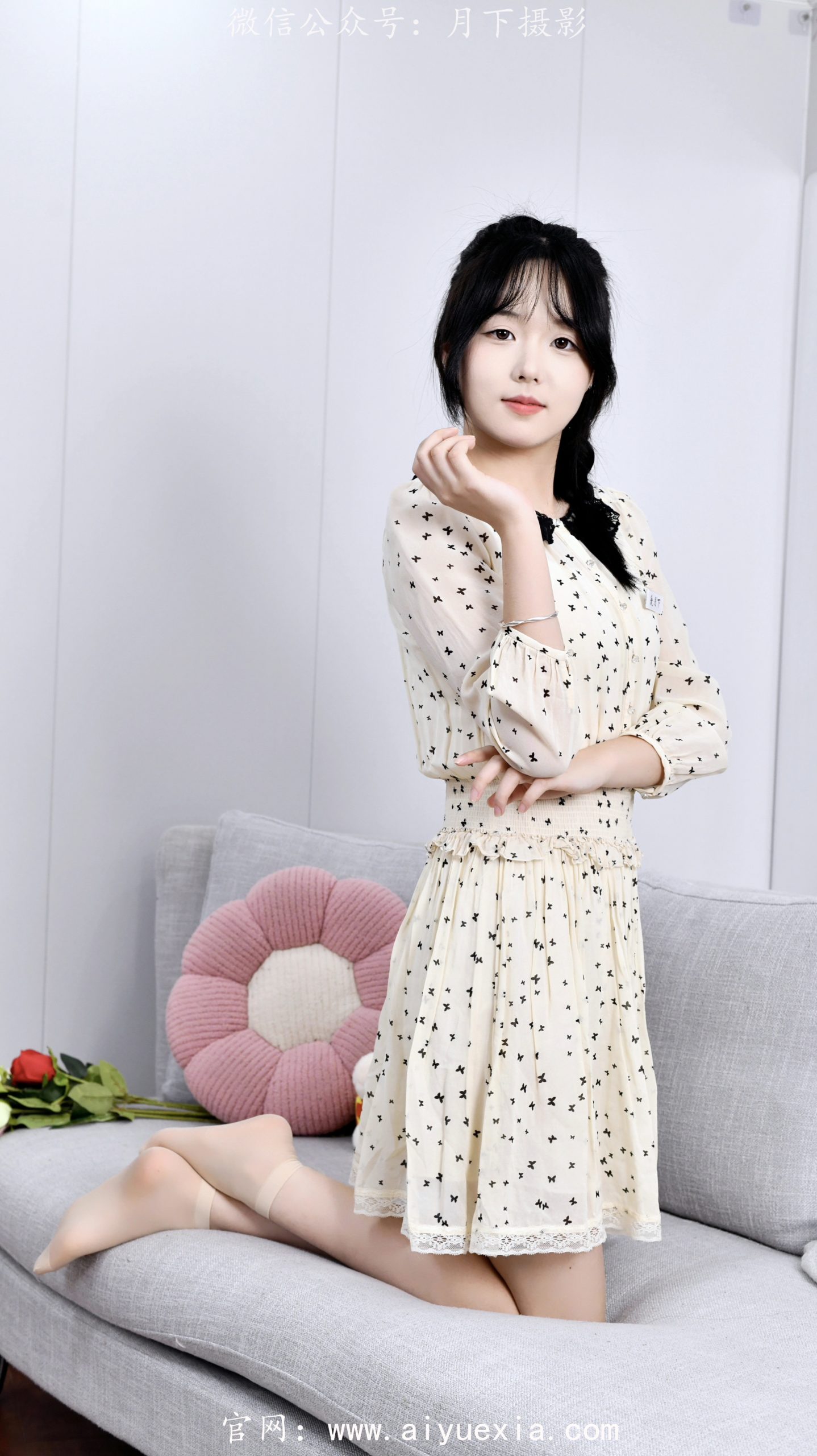 725/岁岁~【袜影特写】近景抓袜感，多姿塑少女，居家拍大片。